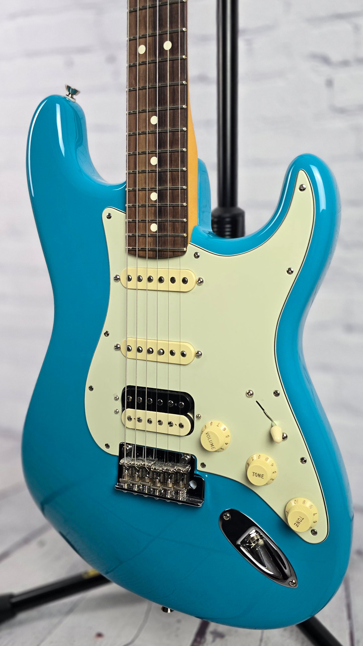 USED Fender American Professional II Stratocaster Electric Guitar Miami Blue