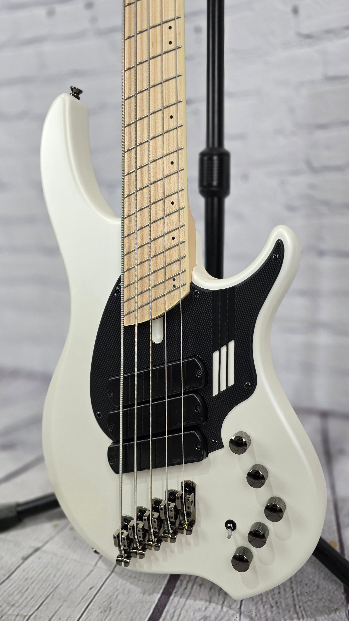 Dingwall NG3 Nolly 5 String Nolly Bass Guitar Ducati White