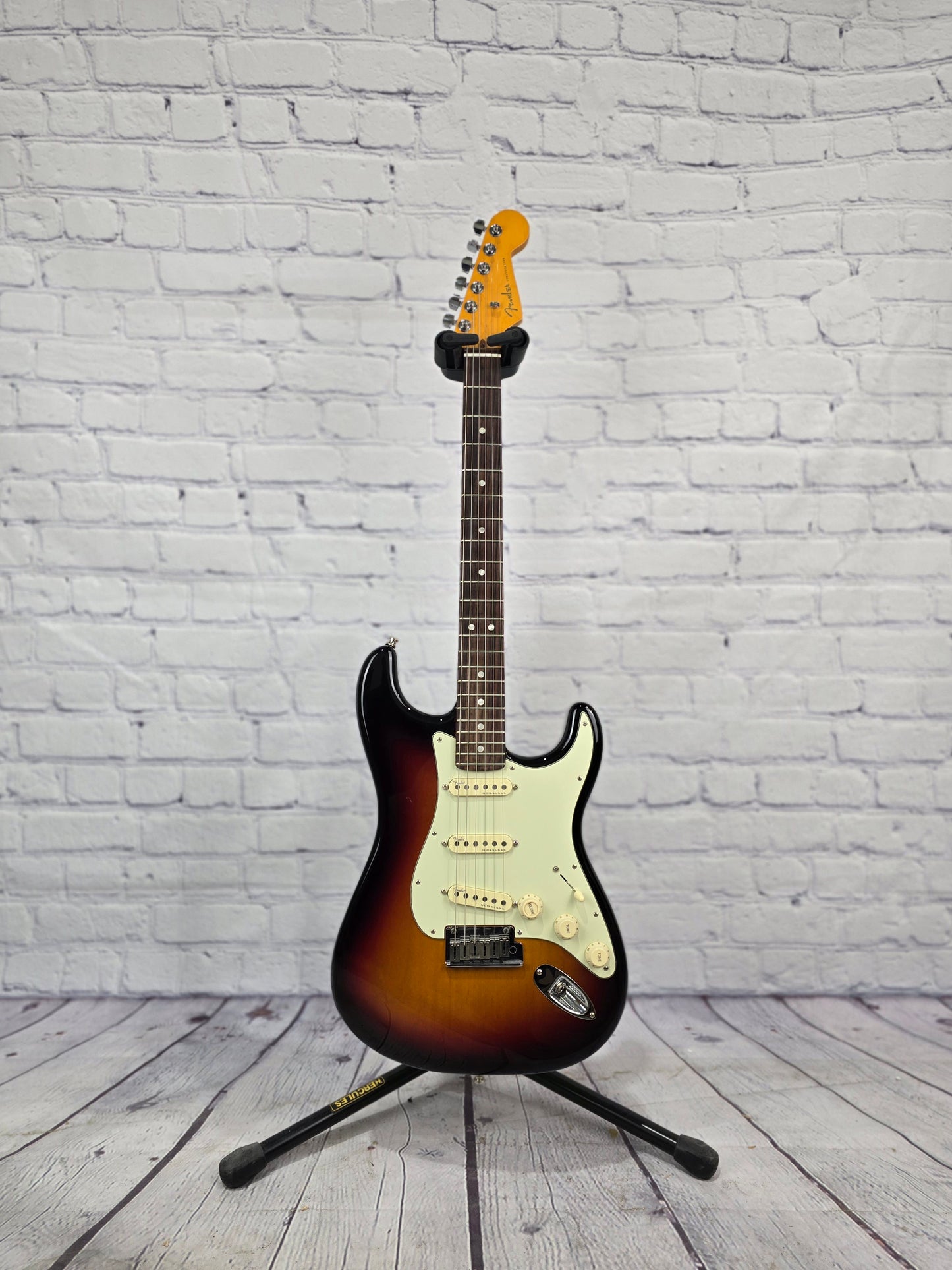 USED Fender American Ultra Stratocaster 6 String Electric Guitar 3 Tone Sunburst