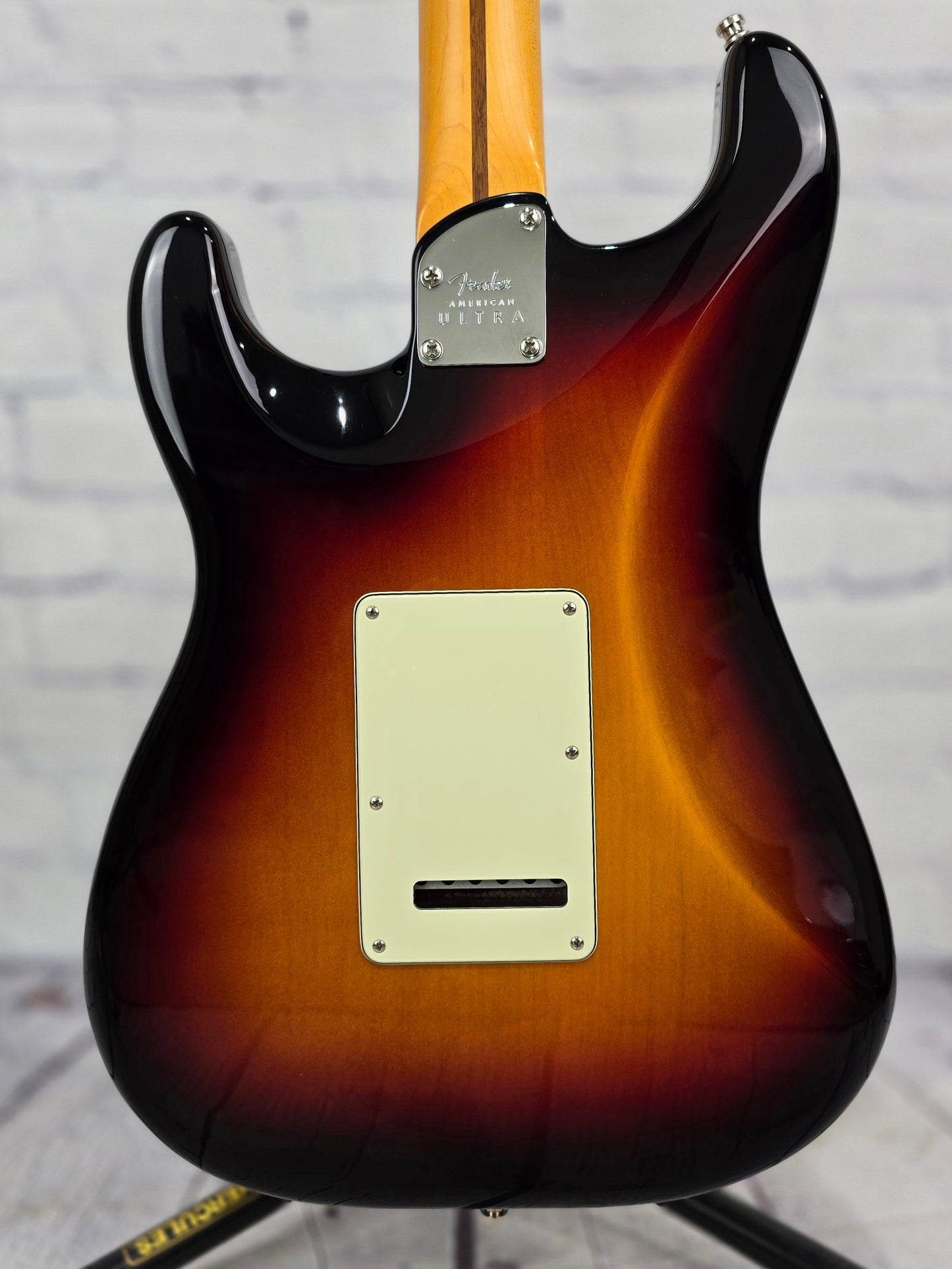 USED Fender American Ultra Stratocaster 6 String Electric Guitar 3 Tone Sunburst