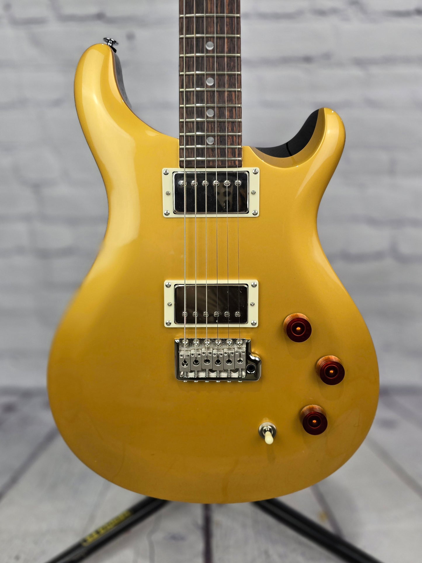 Paul Reed Smith PRS SE DGT 6 String Electric Guitar McCarty Moons Gold Top