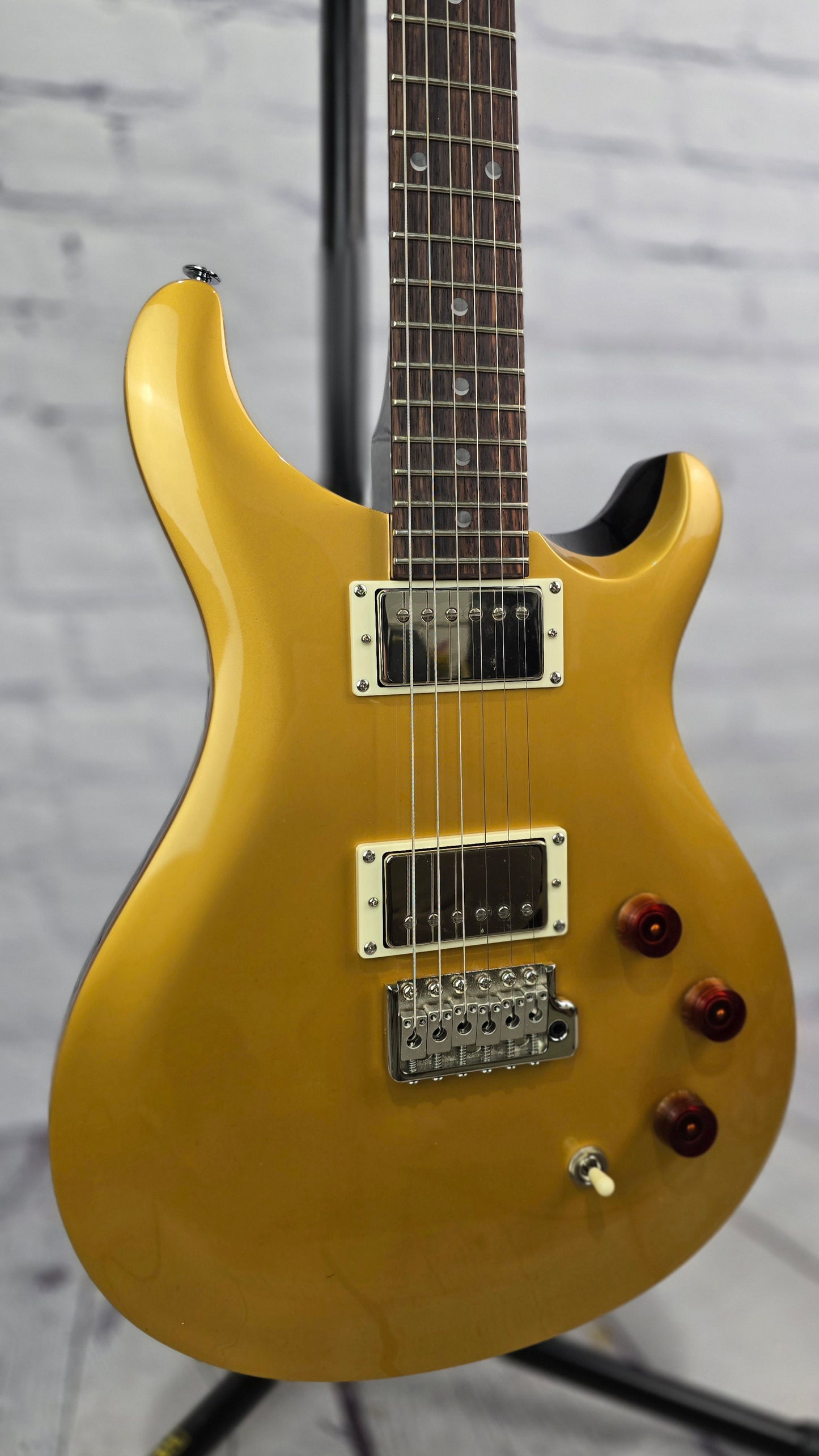 Paul Reed Smith PRS SE DGT 6 String Electric Guitar McCarty Moons Gold Top