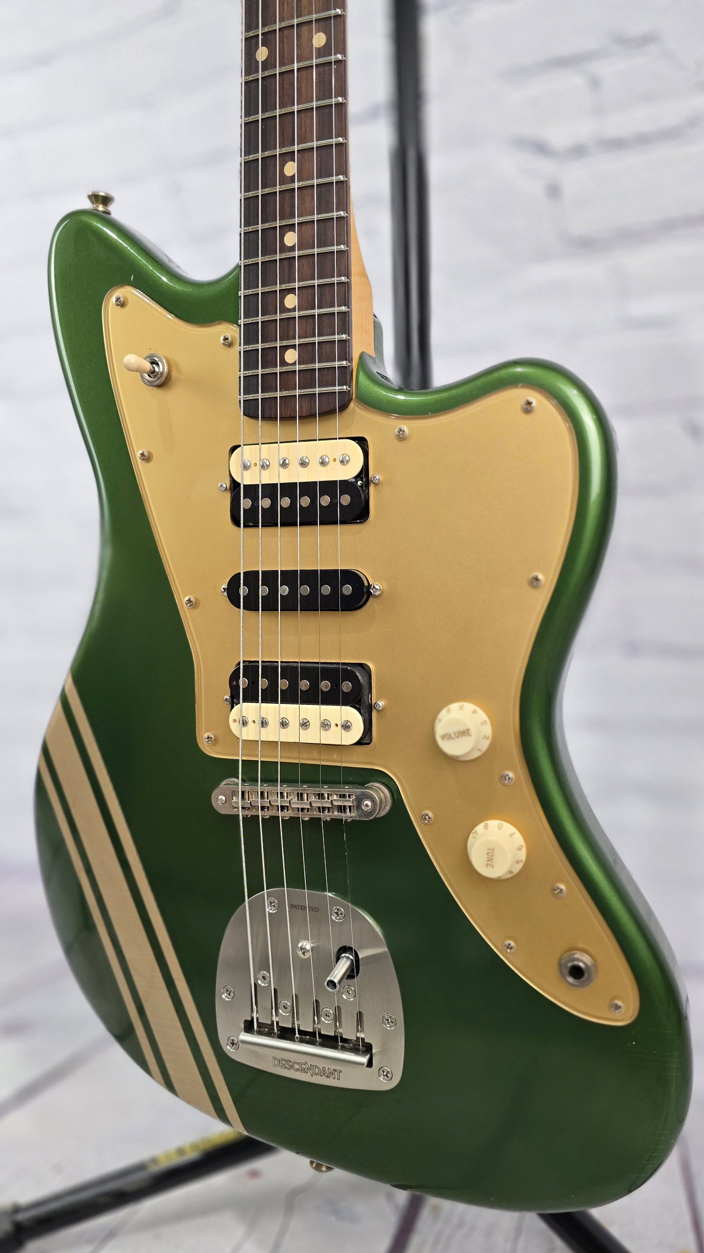 Fano Guitars JM6 Alt De Facto HSH Electric Guitar Cadillac Green w/Racing Stripes & Descendant Vibrato Light Aging