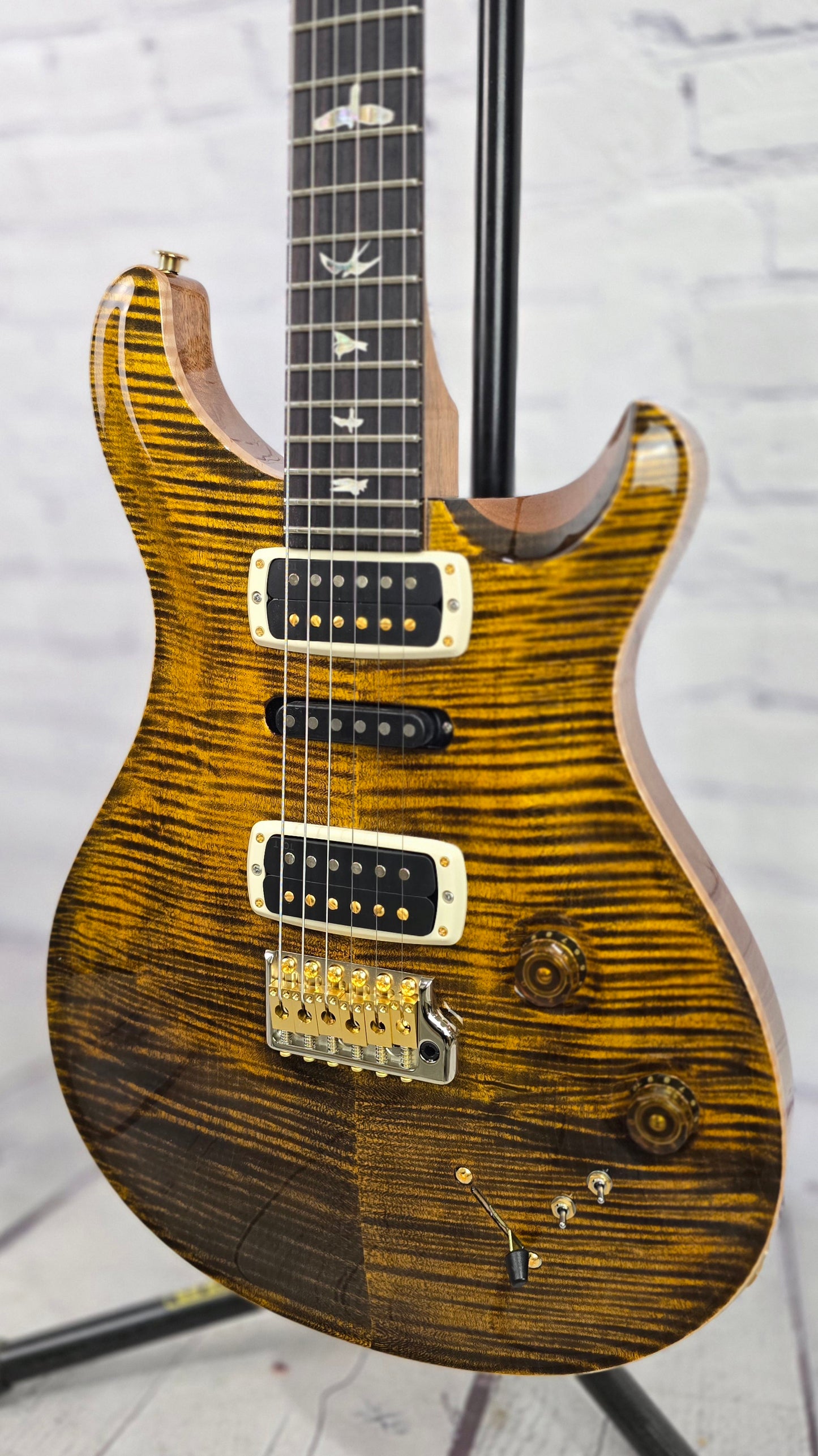 Paul Reed Smith PRS Modern Eagle V 10 Top 6 String Electric Guitar Yellow Tiger