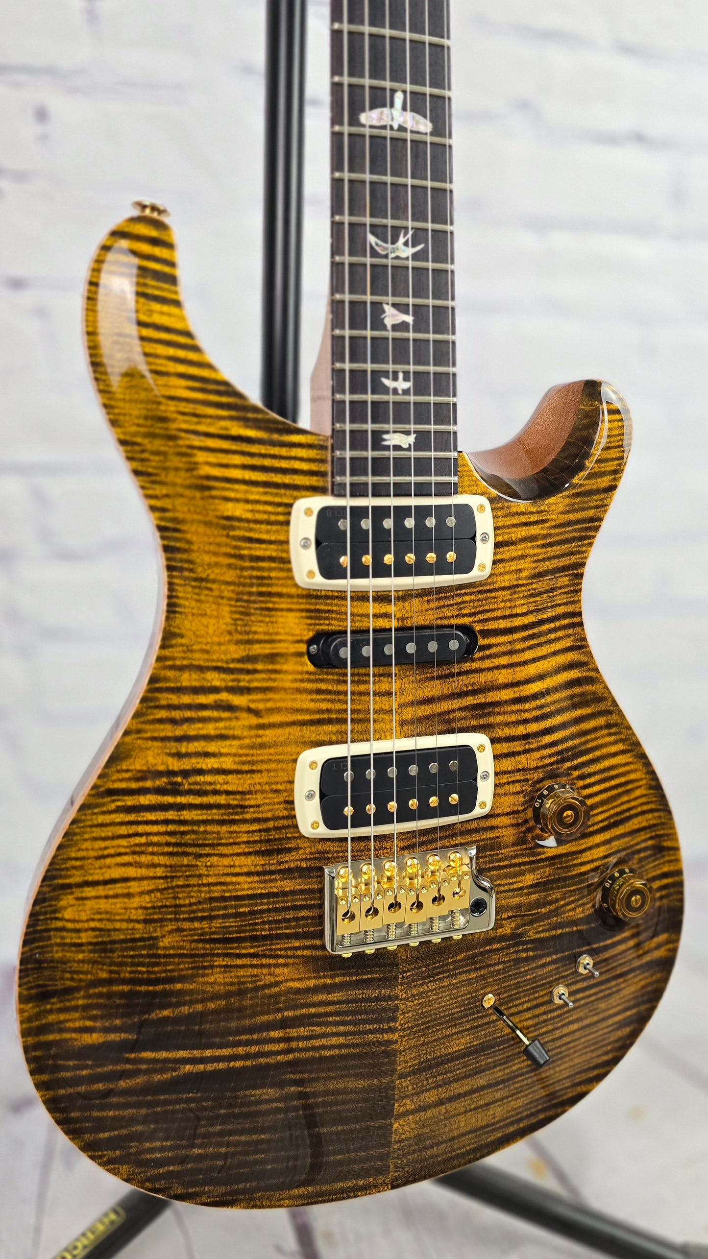 Paul Reed Smith PRS Modern Eagle V 10 Top 6 String Electric Guitar Yellow Tiger