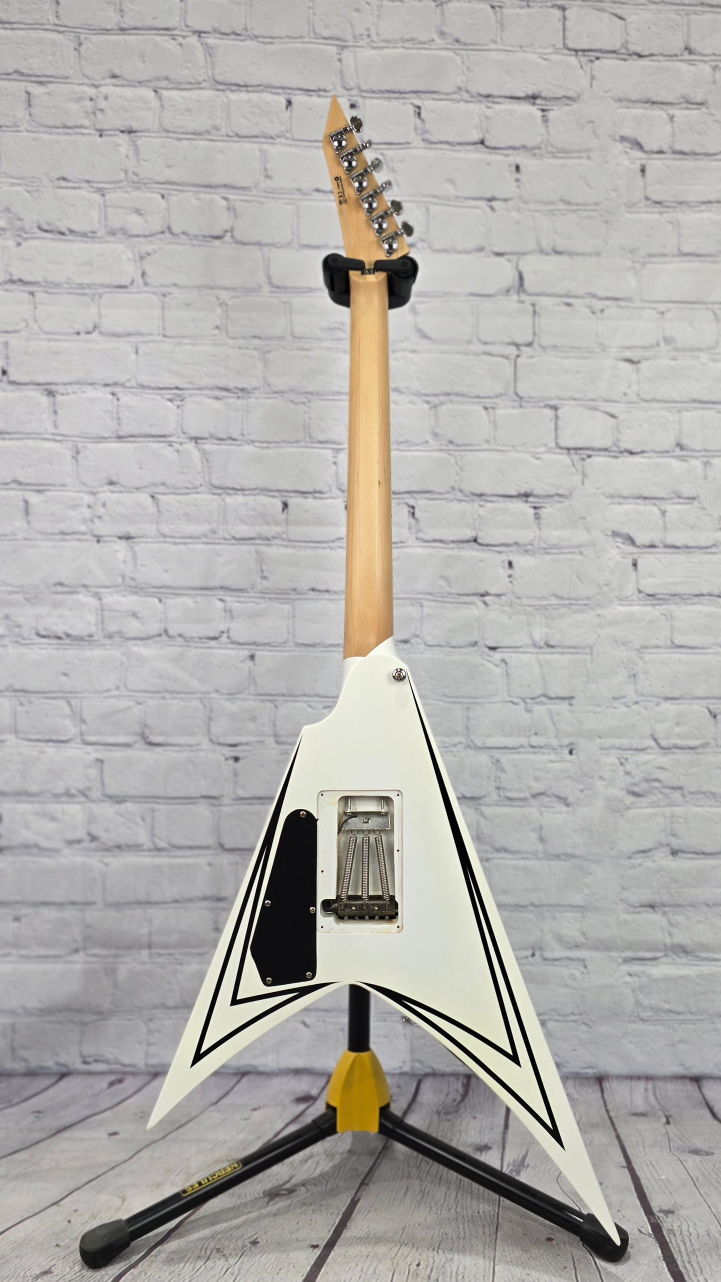 USED ESP LTD Alexi-600 Scythe Alexi Laiho V 6 String Electric Guitar Gloss White