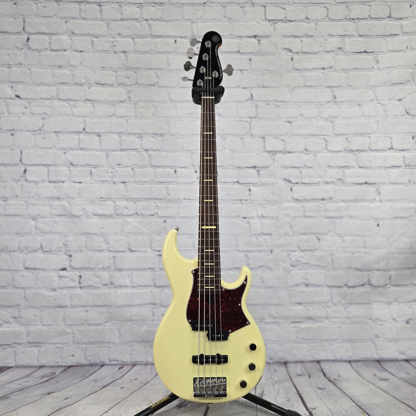 Yamaha BBP35II VW Professional 5 String Bass Guitar Vintage White Japan