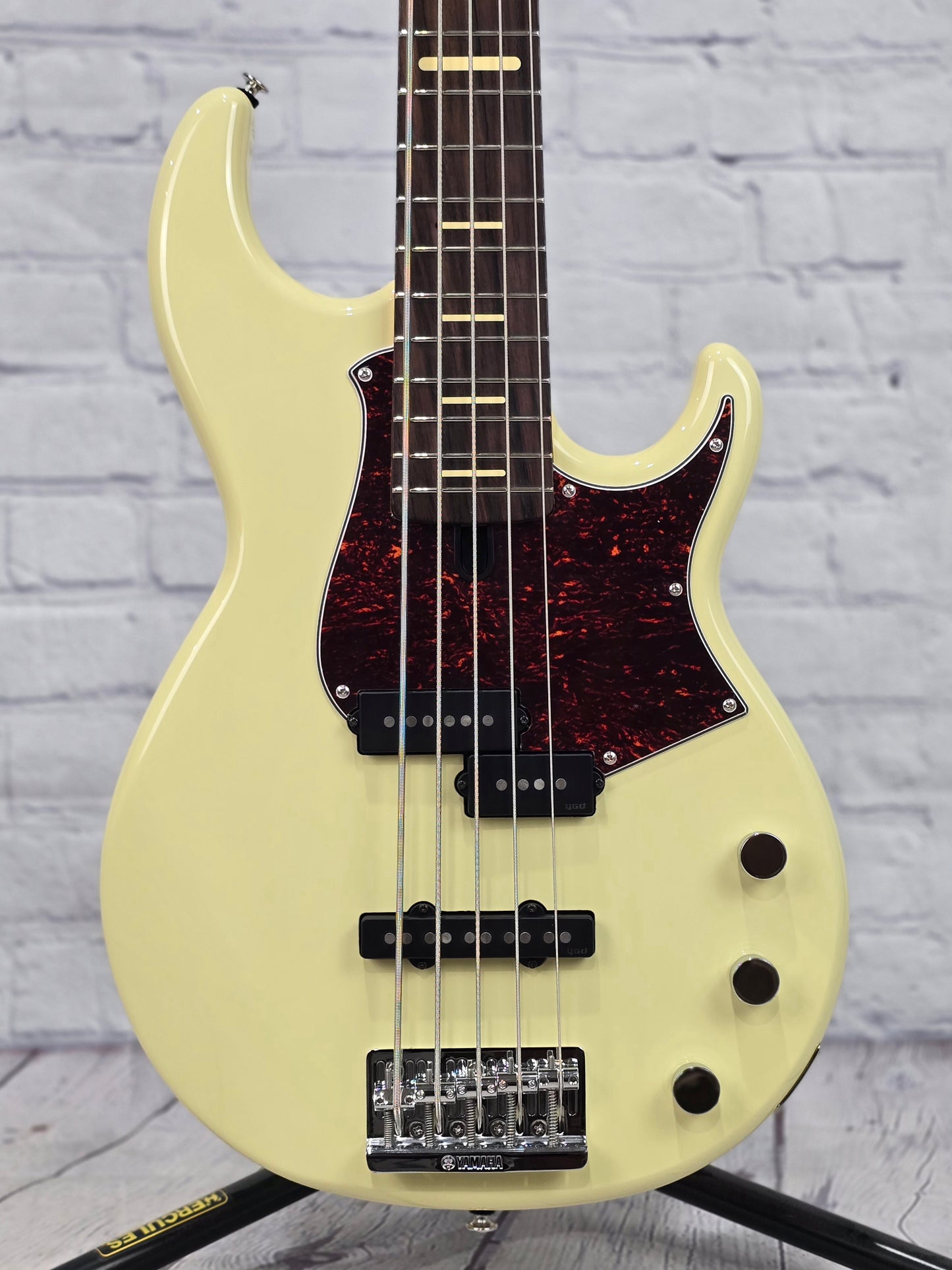 Yamaha BBP35II VW Professional 5 String Bass Guitar Vintage White Japan
