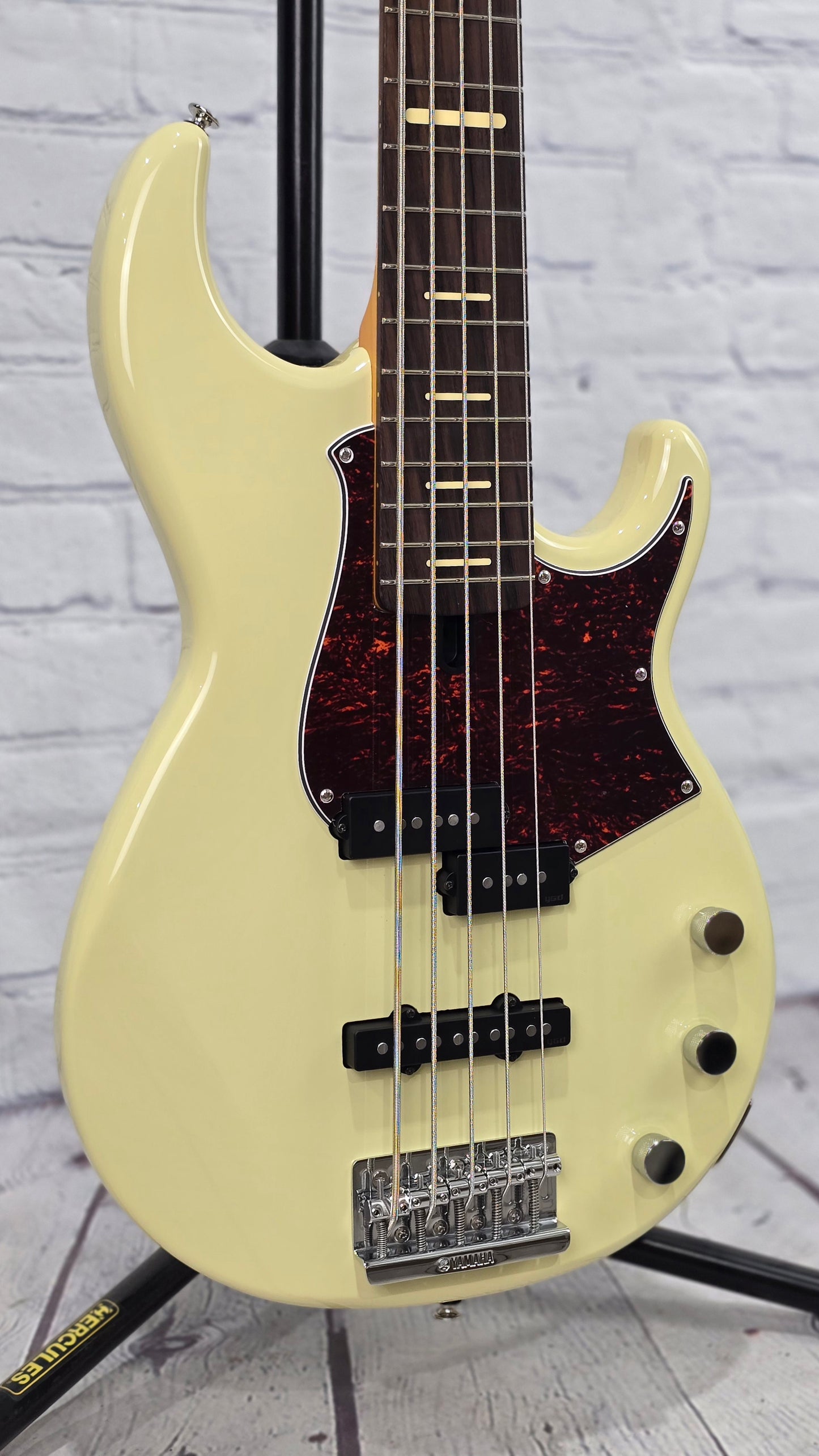 Yamaha BBP35II VW Professional 5 String Bass Guitar Vintage White Japan