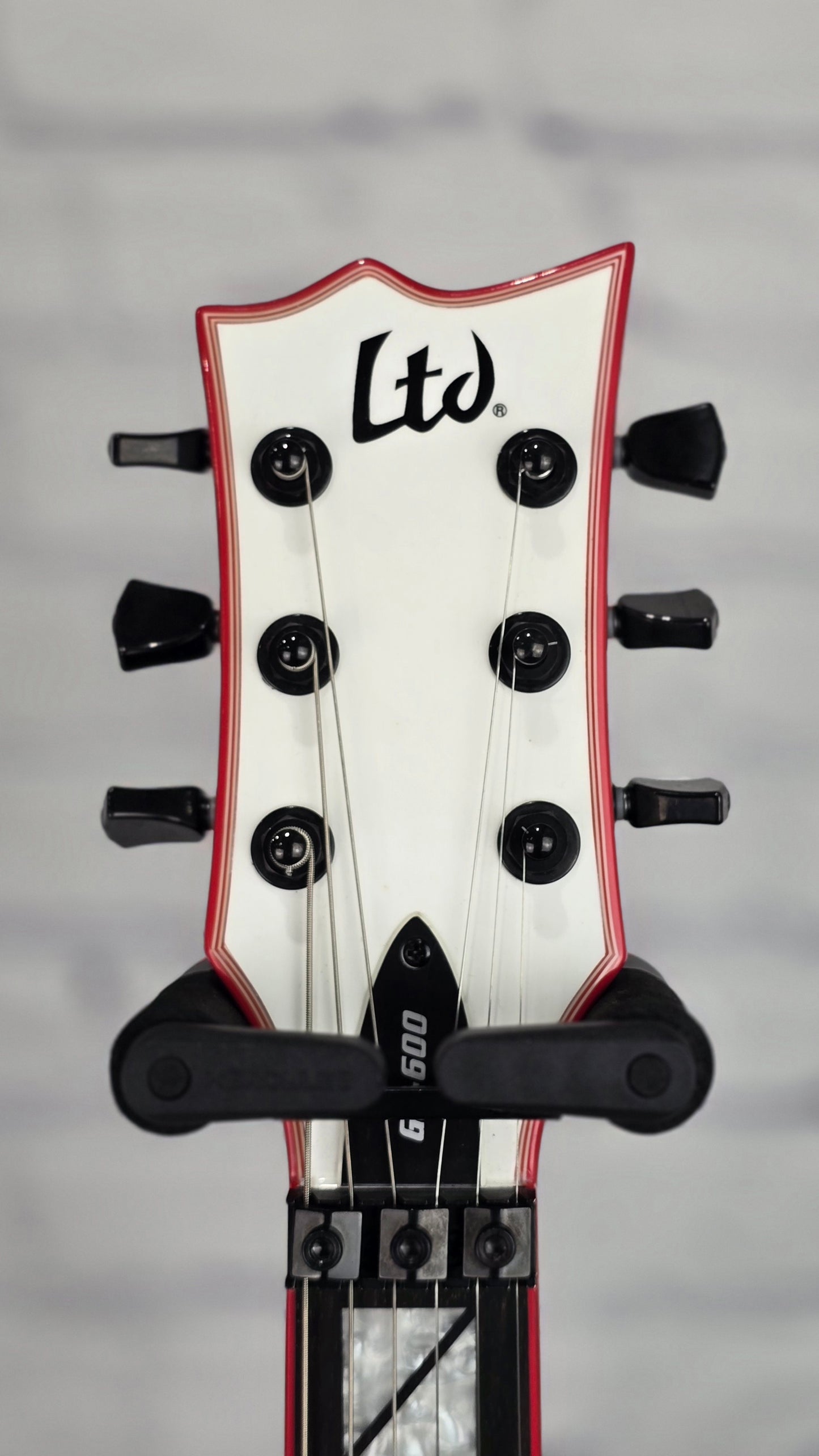 USED ESP LTD GH-600 Gary Holt Signature 6 String Electric Guitar Snow White