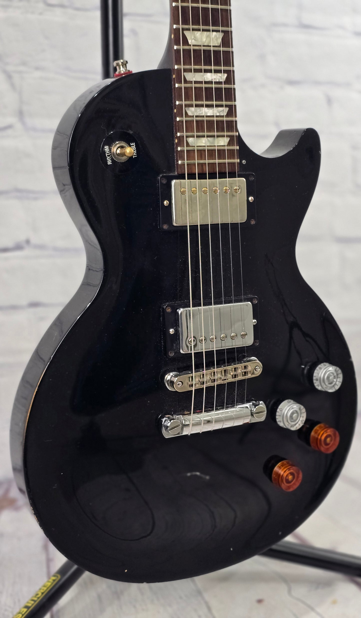 USED Gibson Les Paul Studio 6 String Electric Guitar Gloss Black 1996