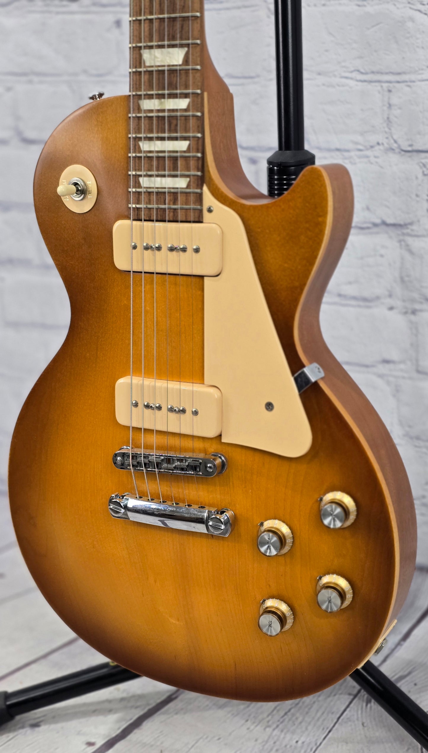 USED Gibson Les Paul 60s Tribute 6 String Electric Guitar Honey Burst Satin