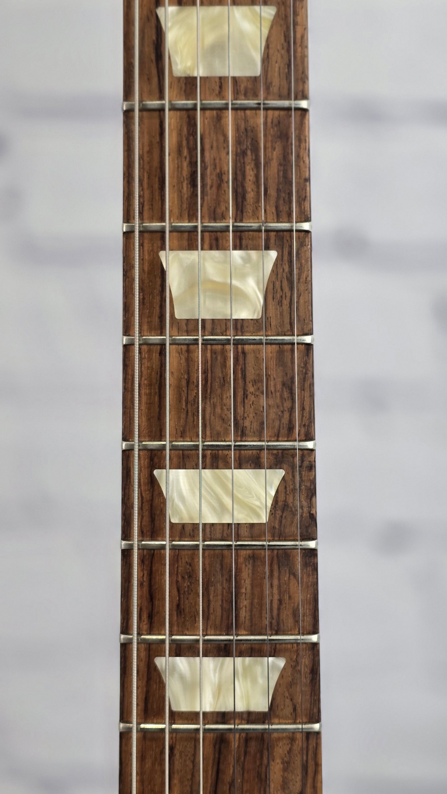 USED Gibson Les Paul 60s Tribute 6 String Electric Guitar Honey Burst Satin