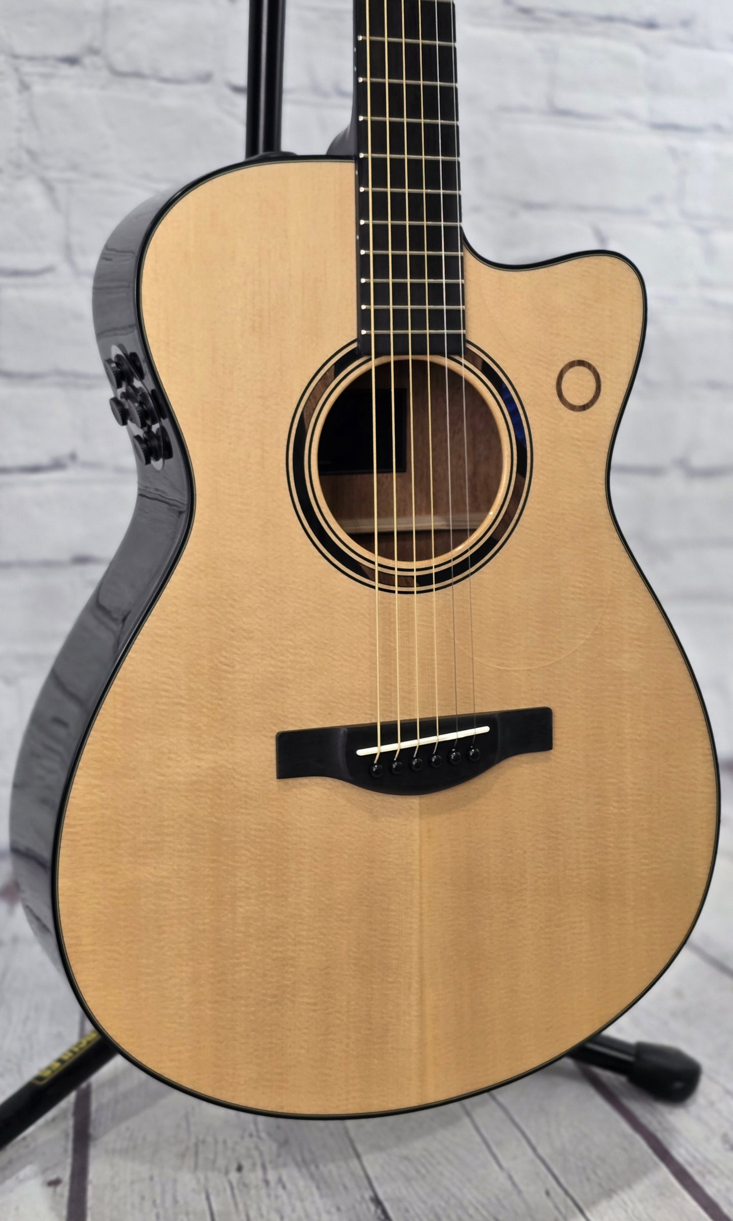 Yamaha TransAcoustic TAS3C NT Concert Acoustic Guitar Natural