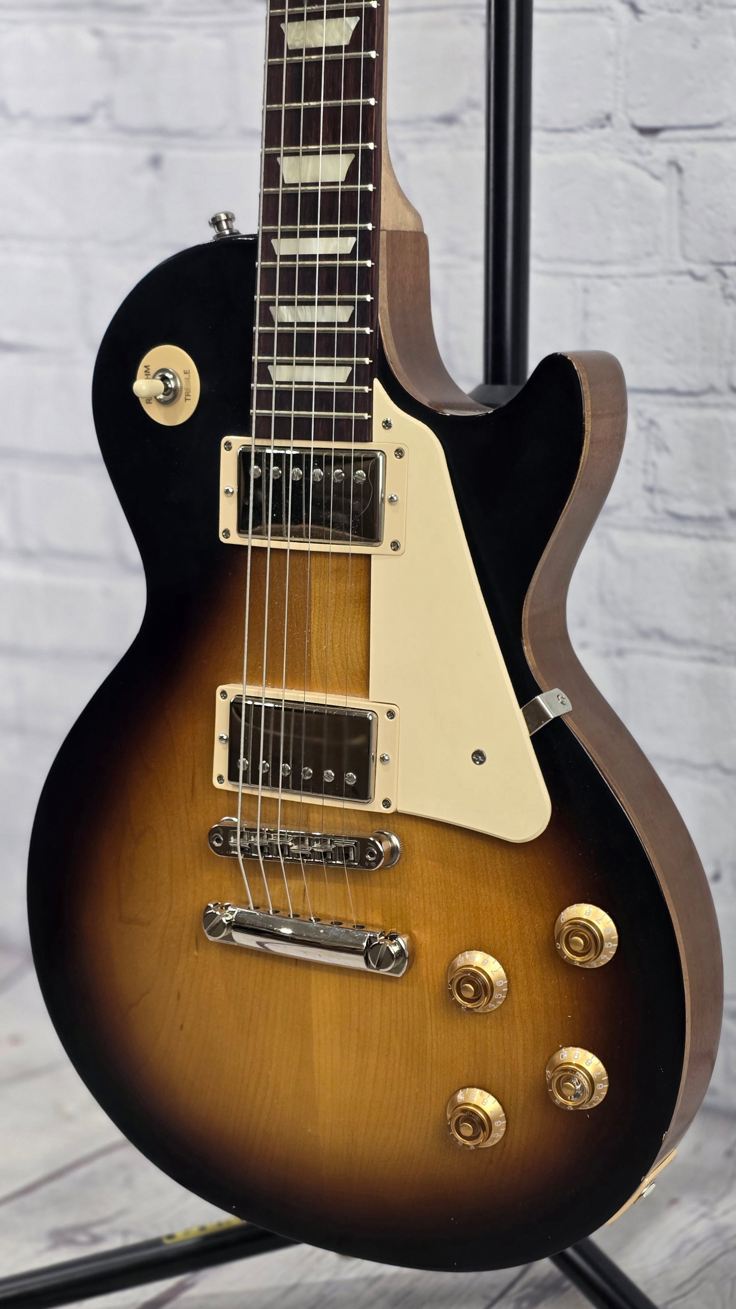 USED Gibson Les Paul Tribute 6 String Electric Guitar Tobacco Burst Satin