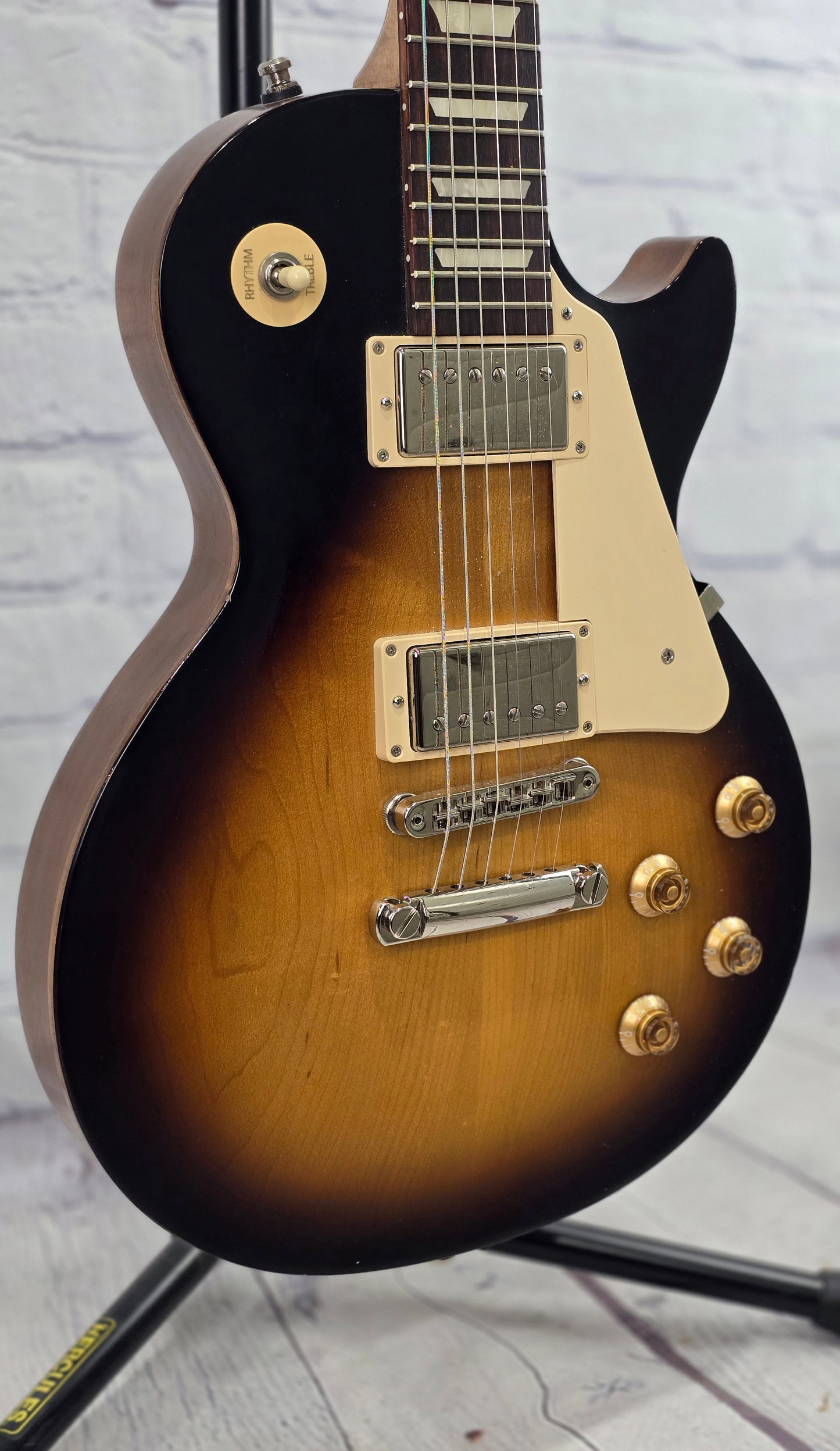 USED Gibson Les Paul Tribute 6 String Electric Guitar Tobacco Burst Satin