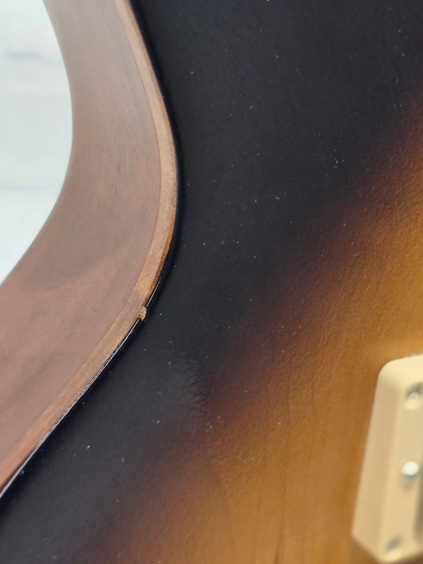 USED Gibson Les Paul Tribute 6 String Electric Guitar Tobacco Burst Satin