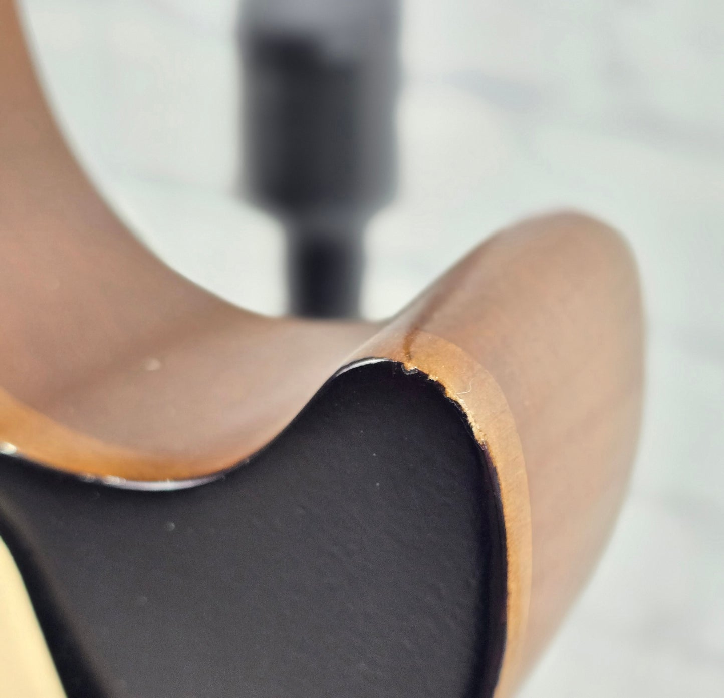 USED Gibson Les Paul Tribute 6 String Electric Guitar Tobacco Burst Satin