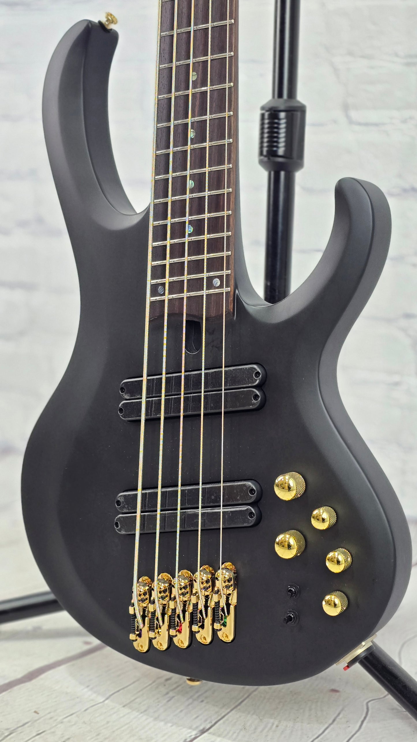 Ibanez Bass Workshop BTB605LM BKF 5 String Multiscale Bass Black Flat