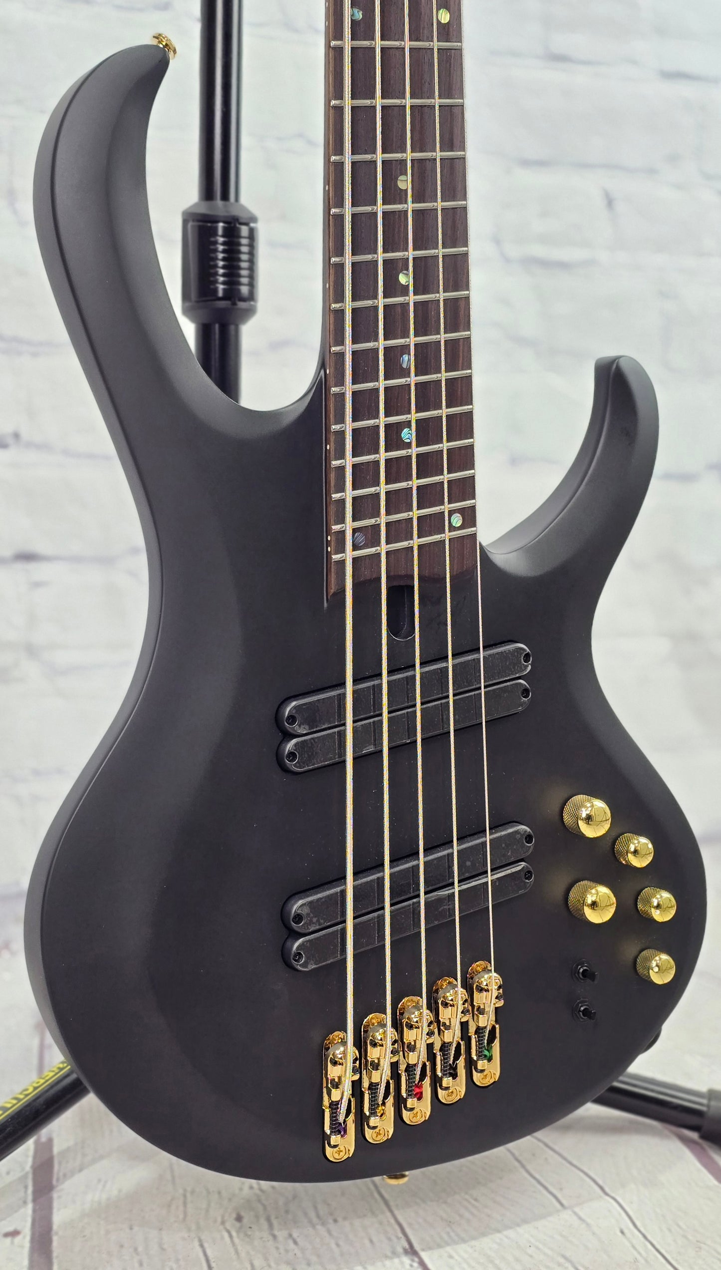 Ibanez Bass Workshop BTB605LM BKF 5 String Multiscale Bass Black Flat