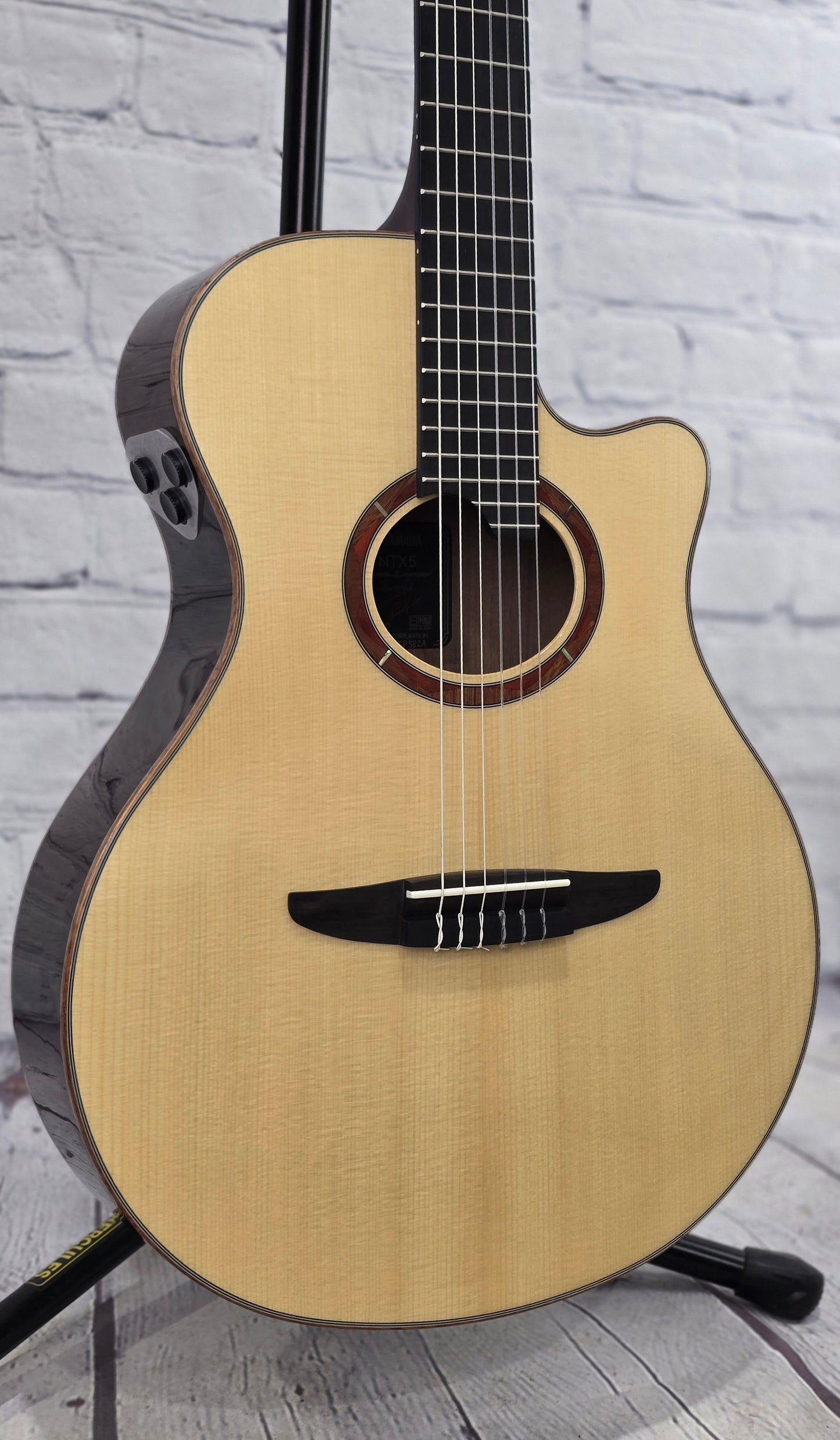 Yamaha NTX5 Nylon String Classical Acoustic Guitar Natural Spruce Top