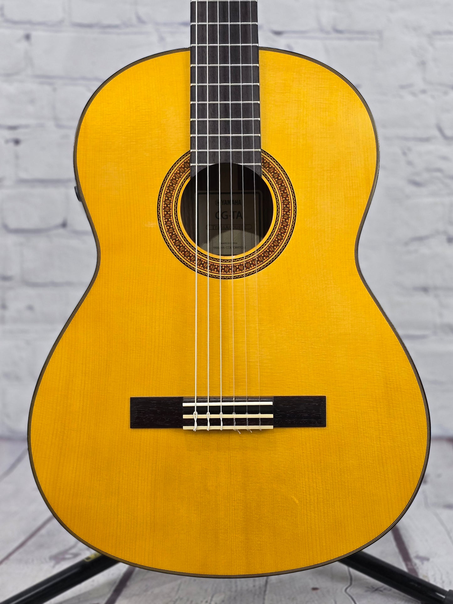 Yamaha CG-TA Classical TransAcoustic Series Acoustic Guitar Vintage Tint