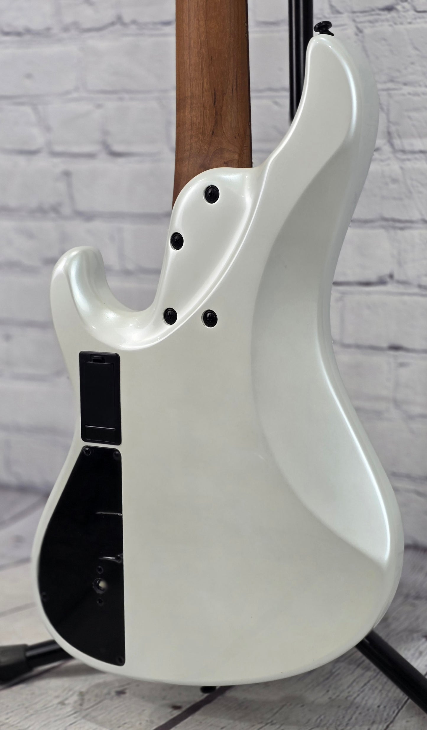 Ibanez Mode MDM1005 PW 5 String Bass Pearl White