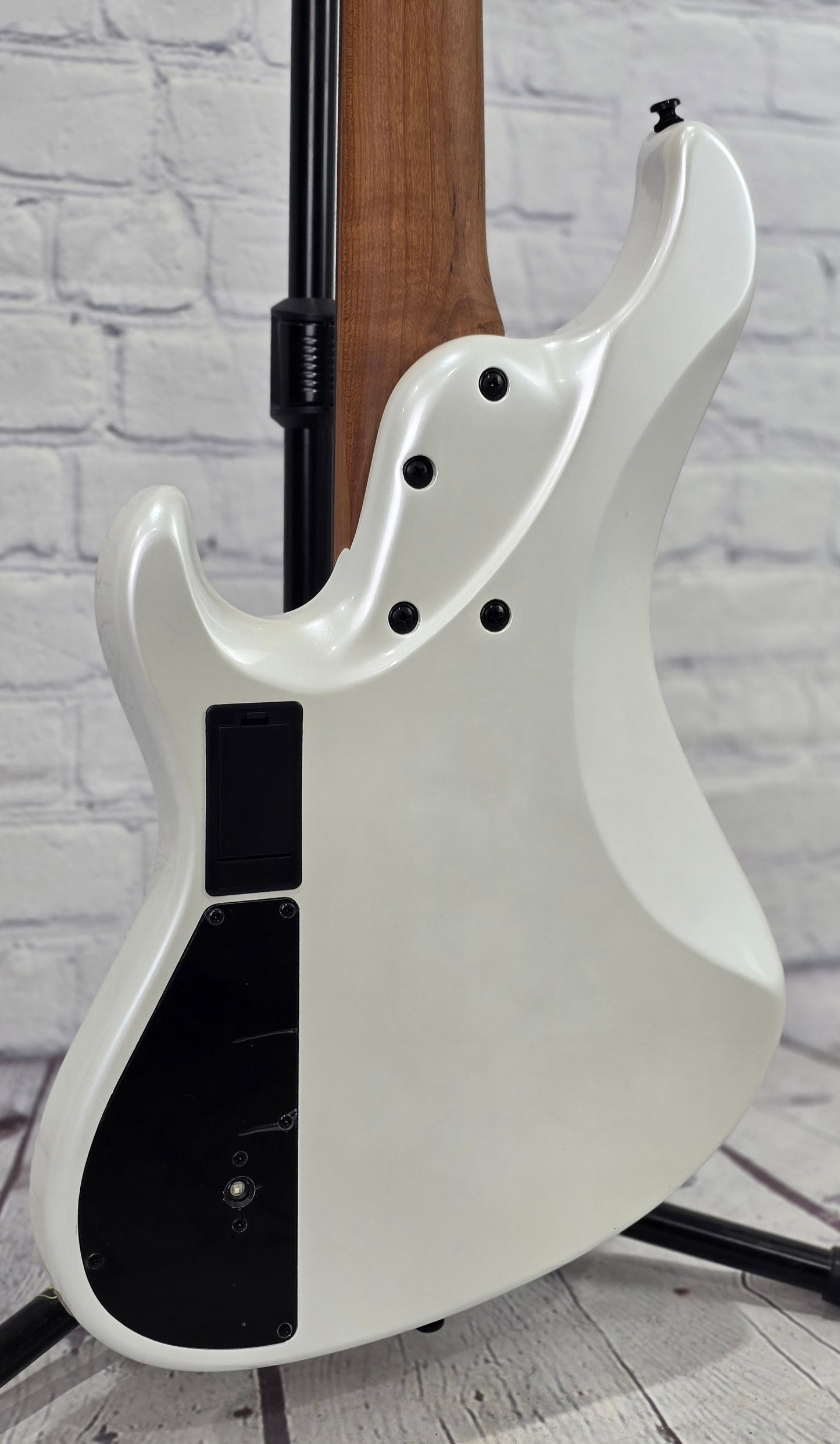 Ibanez Mode MDM1005 PW 5 String Bass Pearl White