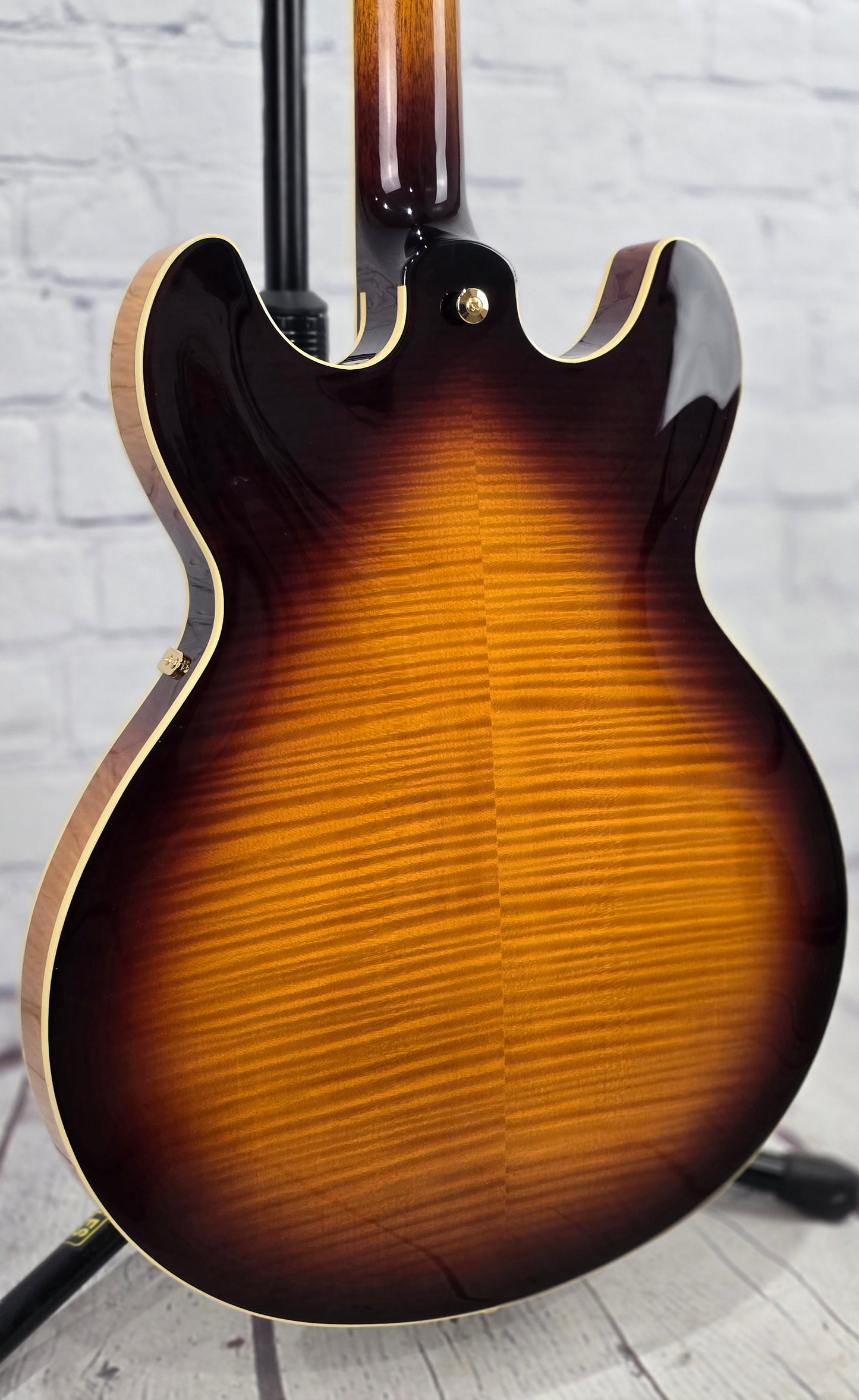 Yamaha Guitars SA2200 VS Japan Crafted Semi-Hollow 6 String Electric Guitar Violin Sunburst