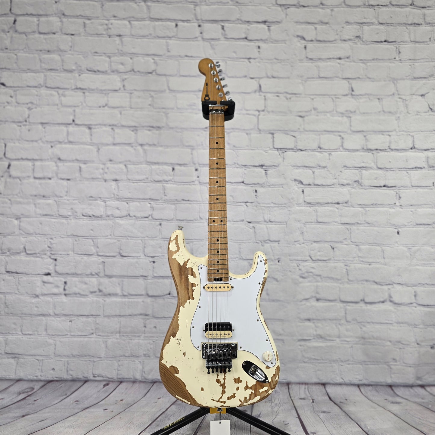 Charvel Guitars Henrik Danhage Limited Edition Signature Pro-Mod So-Cal Style 1 HS FR M White Relic