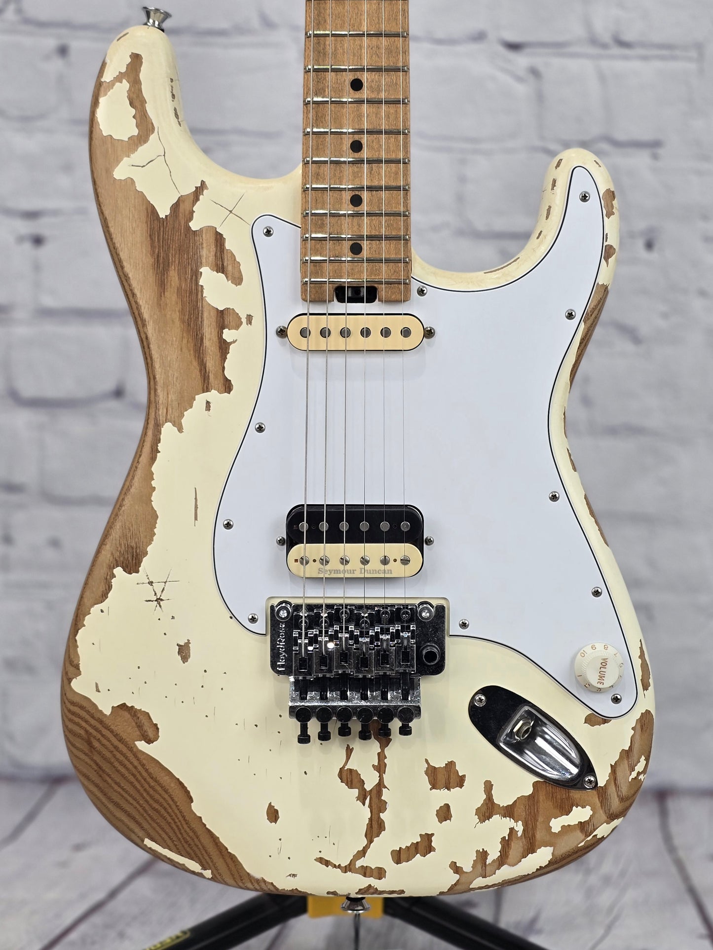 Charvel Guitars Henrik Danhage Limited Edition Signature Pro-Mod So-Cal Style 1 HS FR M White Relic