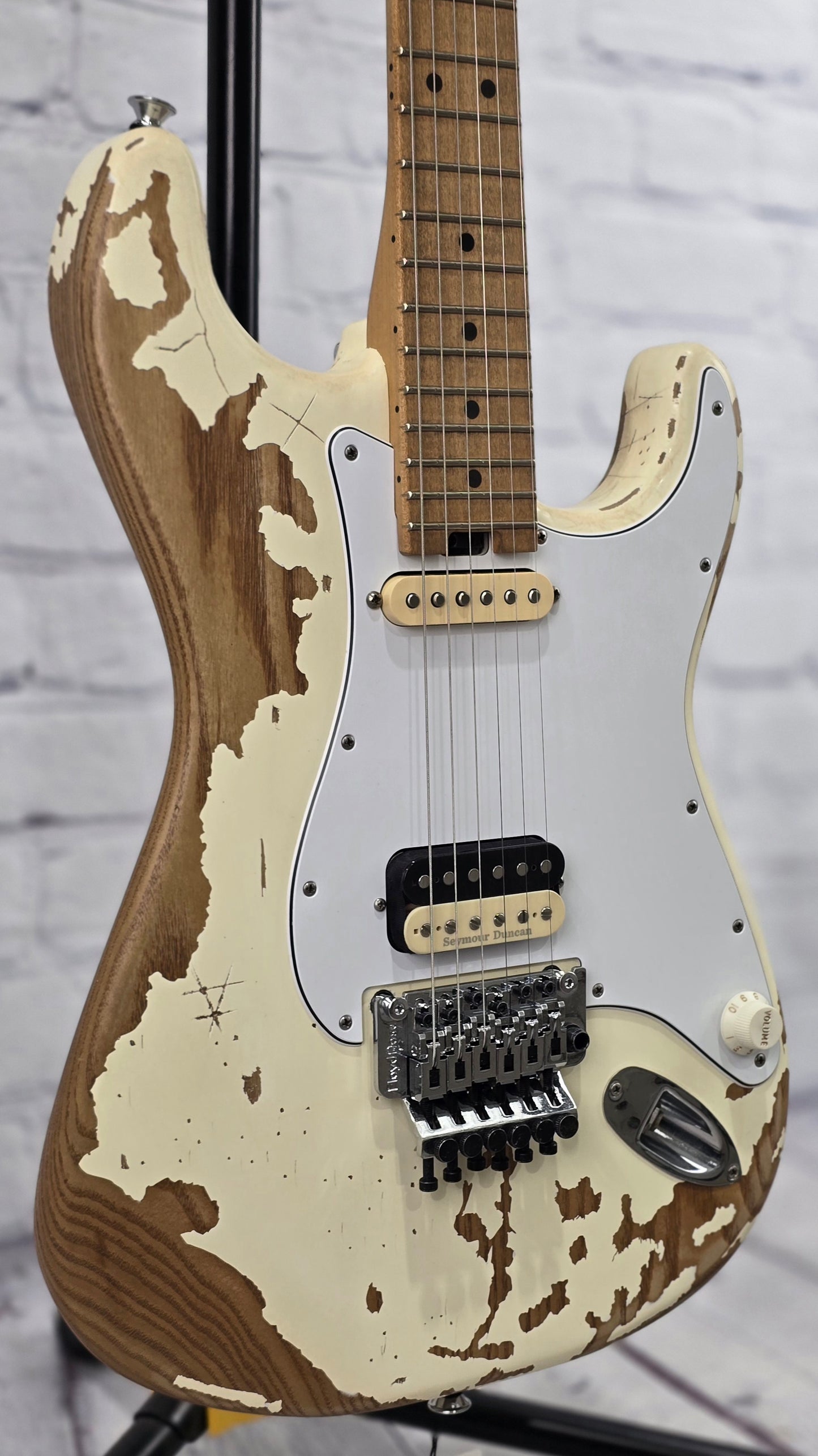 Charvel Guitars Henrik Danhage Limited Edition Signature Pro-Mod So-Cal Style 1 HS FR M White Relic