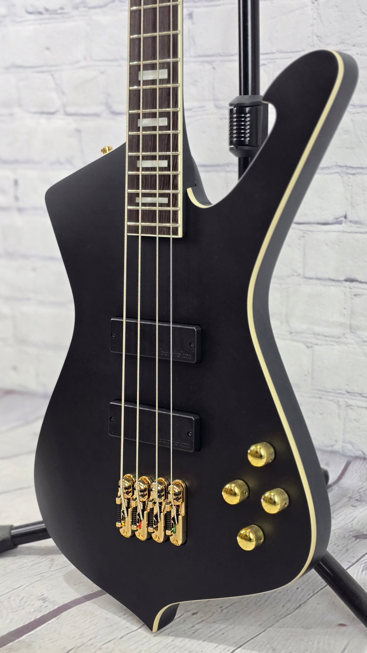 Ibanez Iceman Standard ICB620 BKP 4 String Bass Black Flat