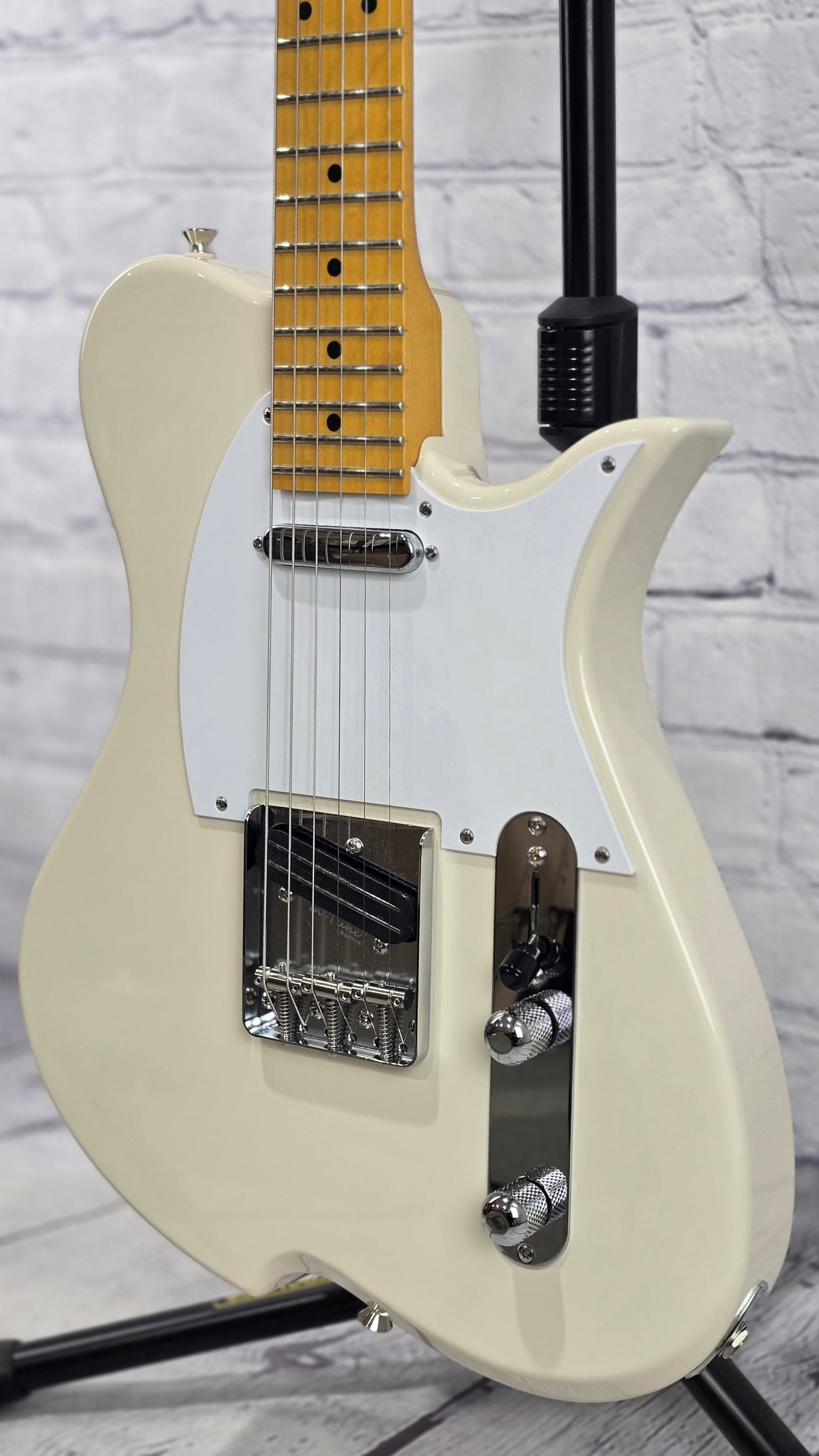 USED Vola Vasti MC 6 String Electric Guitar Vintage White