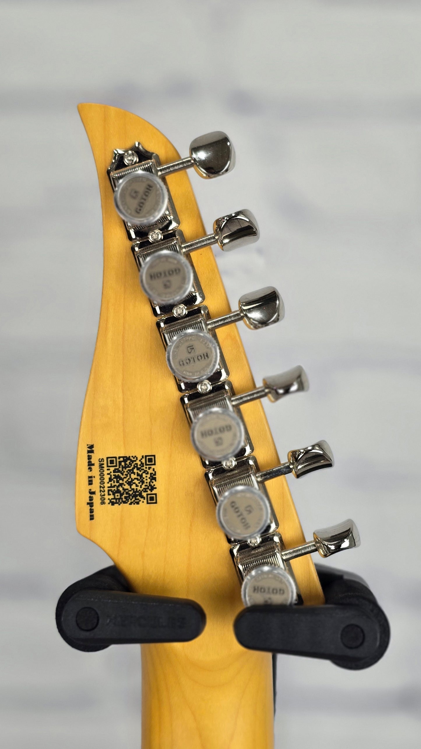 USED Vola Vasti MC 6 String Electric Guitar Vintage White