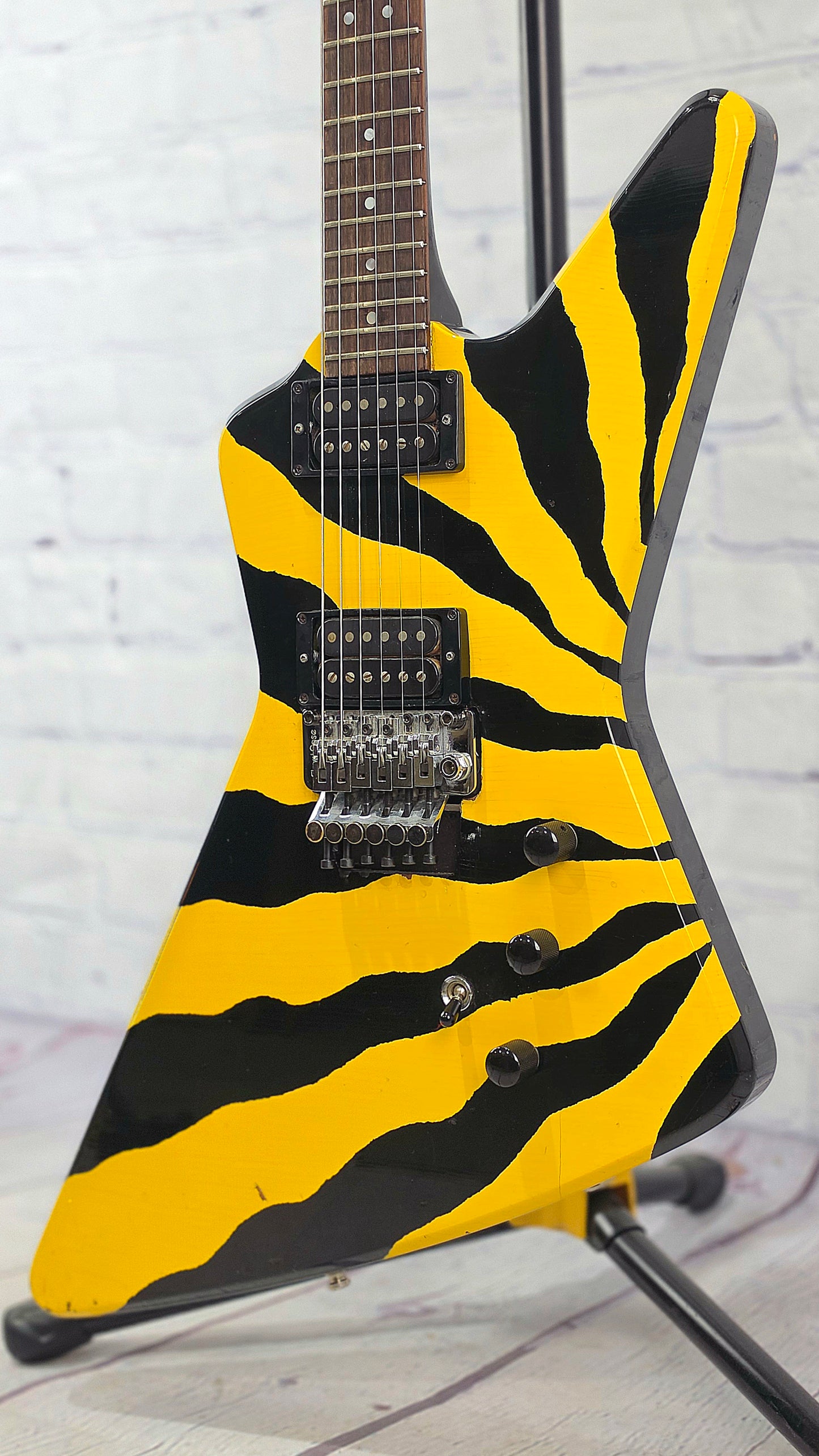 USED Hamer USA Blitz Custom Mick Mars 6 String Electric Guitar Yellow and Black Tiger Stripes 1984