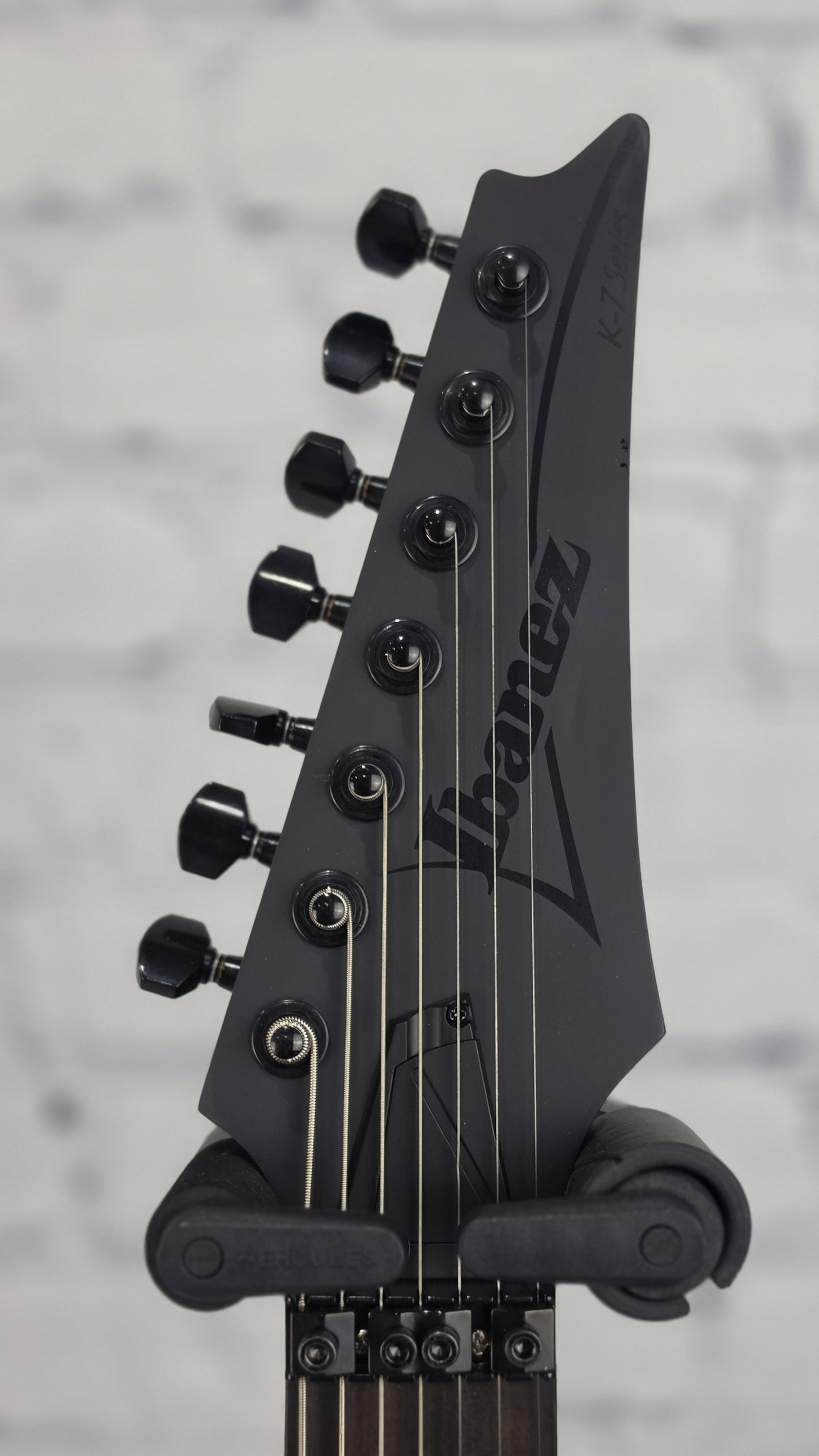 Ibanez K7 Korn K7YIN Munky Signature 7 String Electric Guitar Black