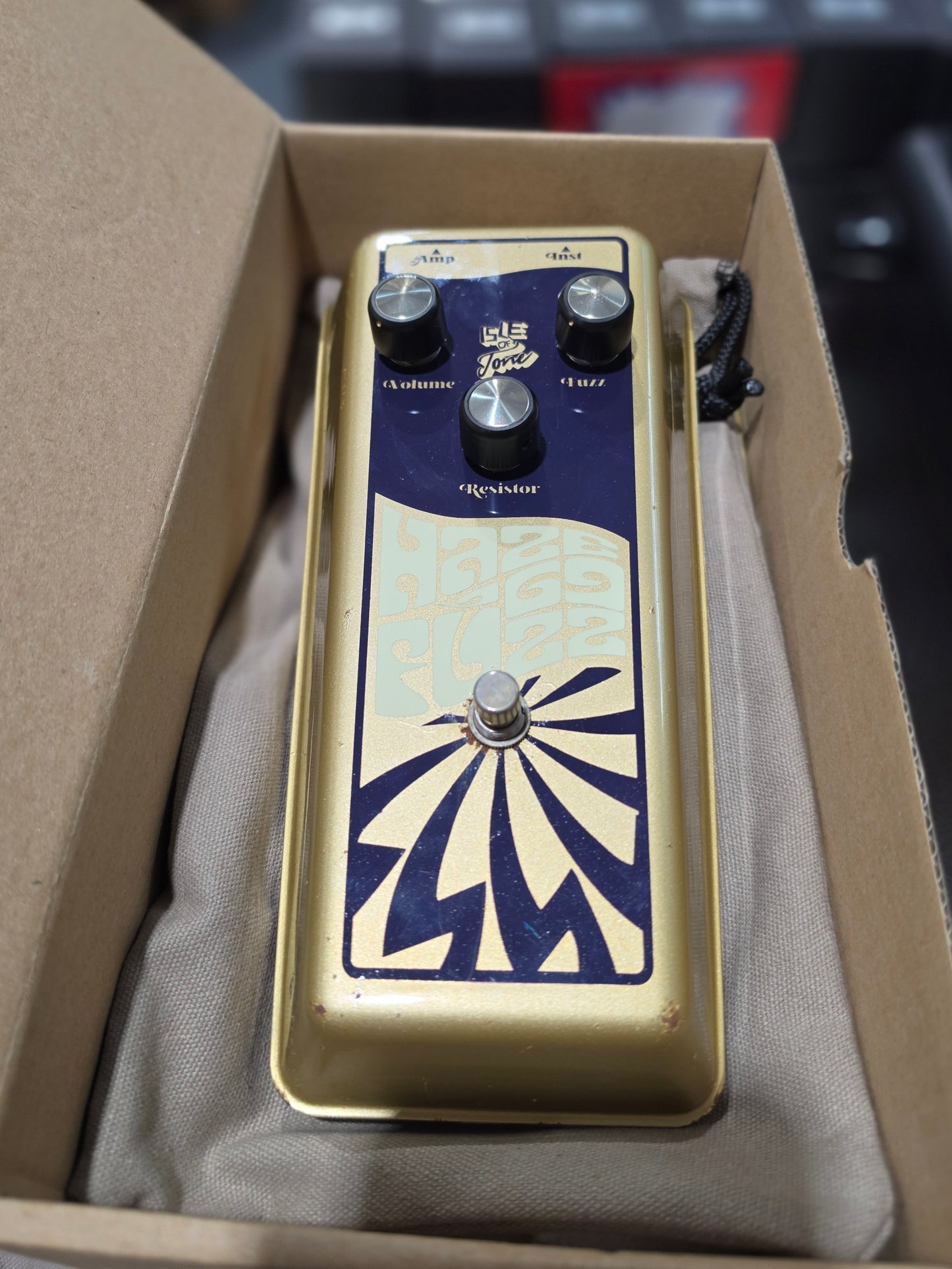USED Isle of Tone Haze 69 Fuzz Pedal Big Premium Package