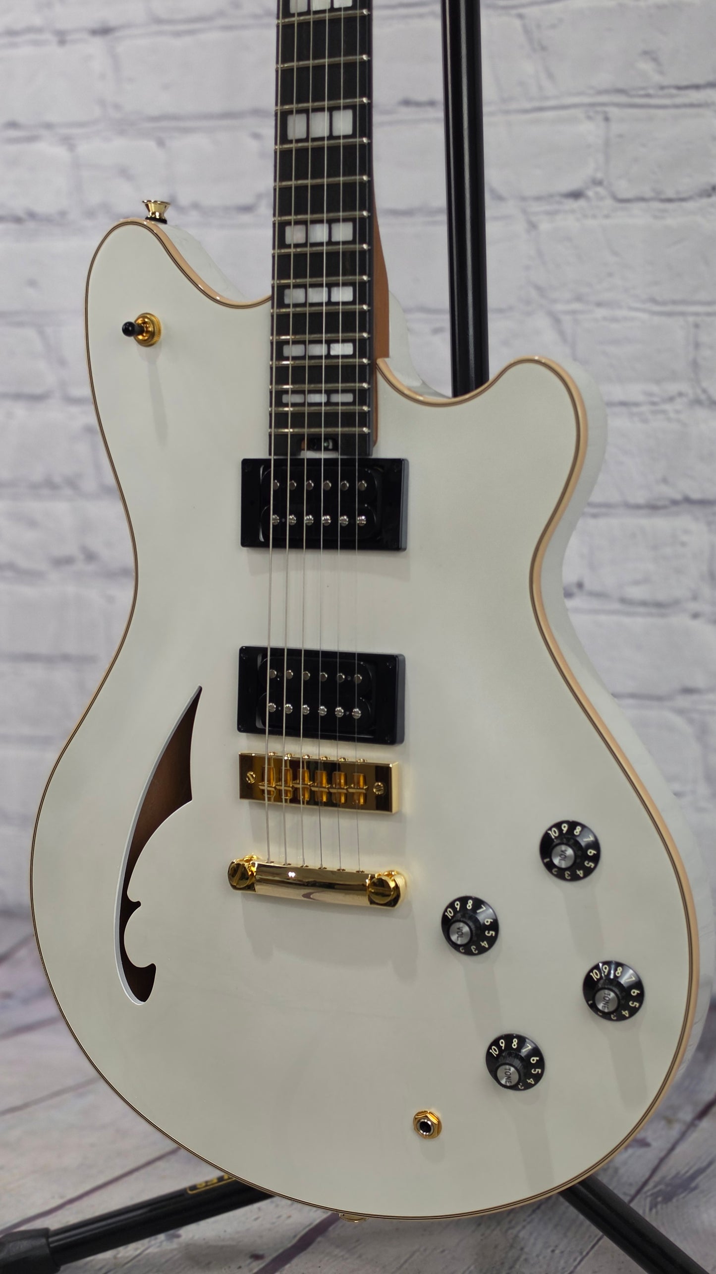 EVH Guitars SA-126 Special 6 String Electric Guitar Platinum Pearl Metallic