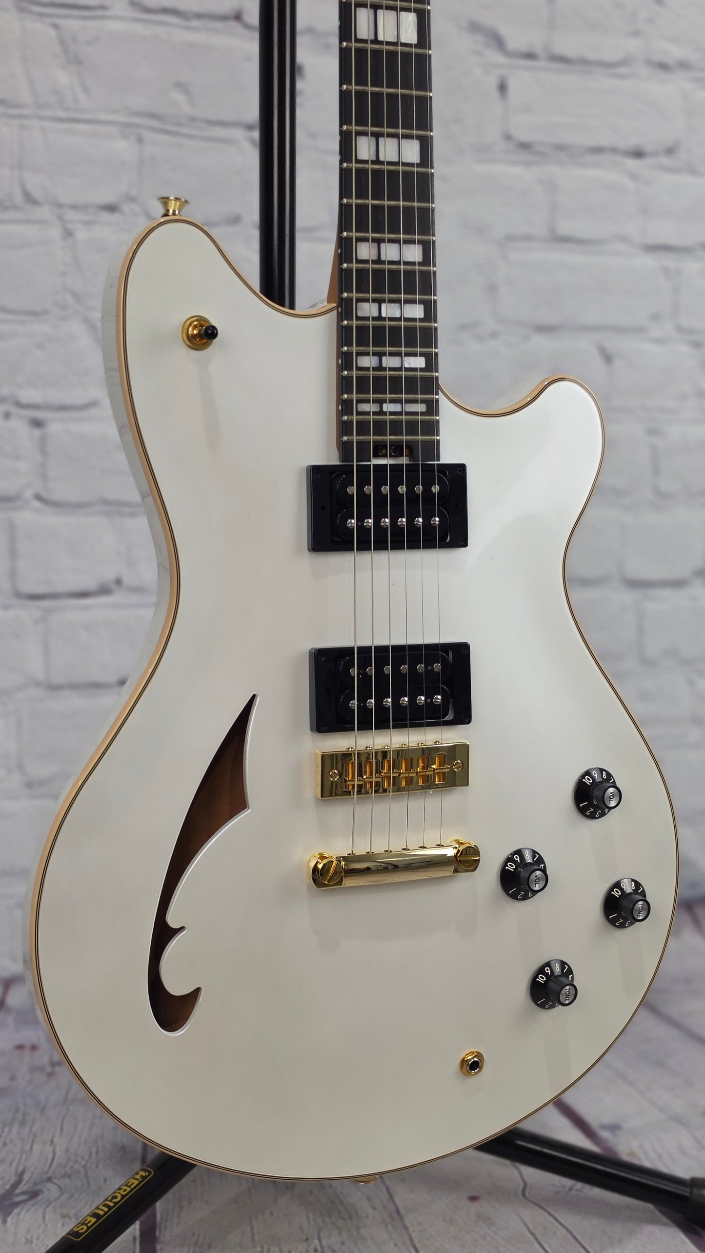 EVH Guitars SA-126 Special 6 String Electric Guitar Platinum Pearl Metallic