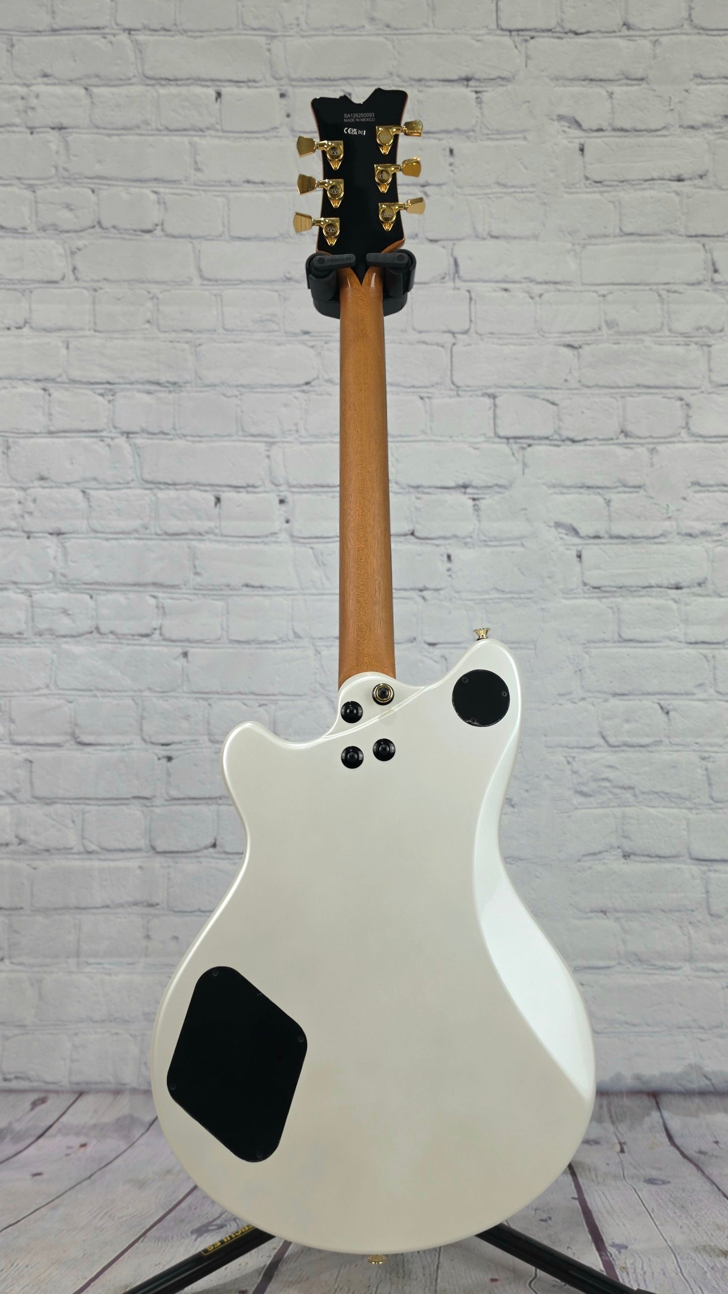 EVH Guitars SA-126 Special 6 String Electric Guitar Platinum Pearl Metallic