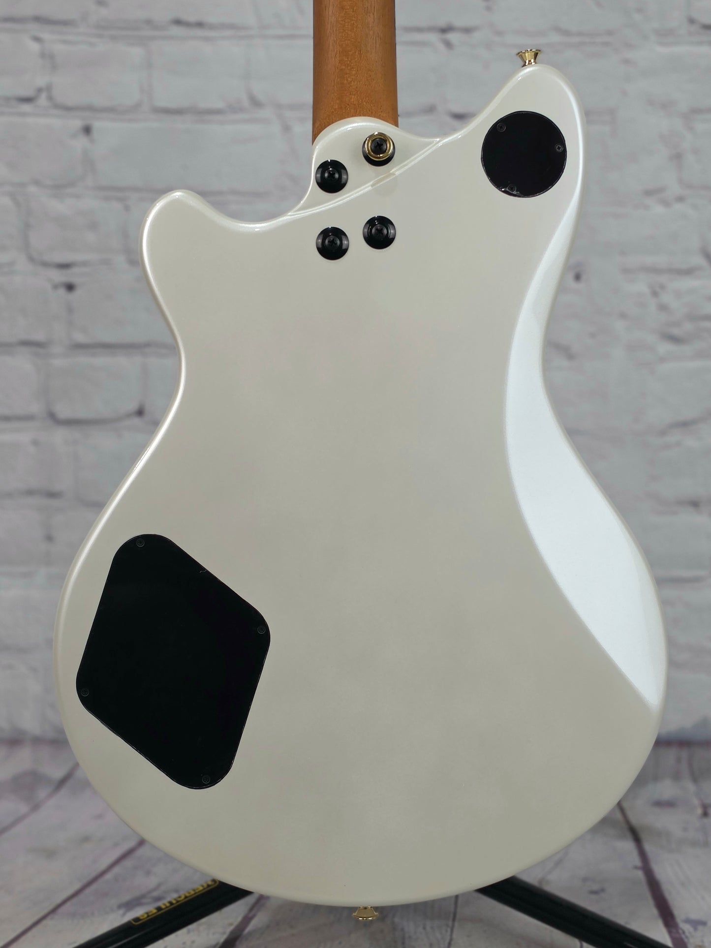 EVH Guitars SA-126 Special 6 String Electric Guitar Platinum Pearl Metallic
