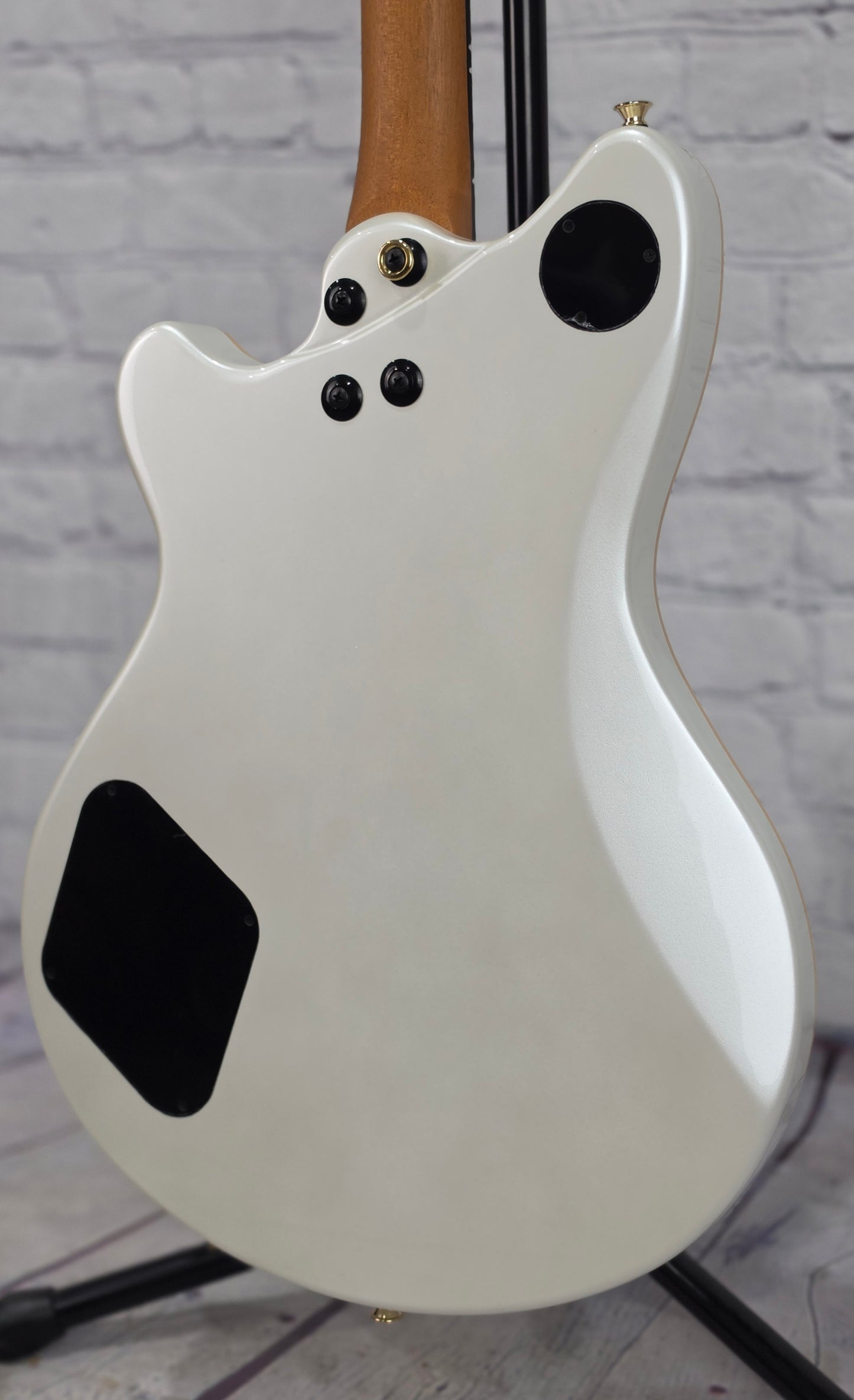 EVH Guitars SA-126 Special 6 String Electric Guitar Platinum Pearl Metallic