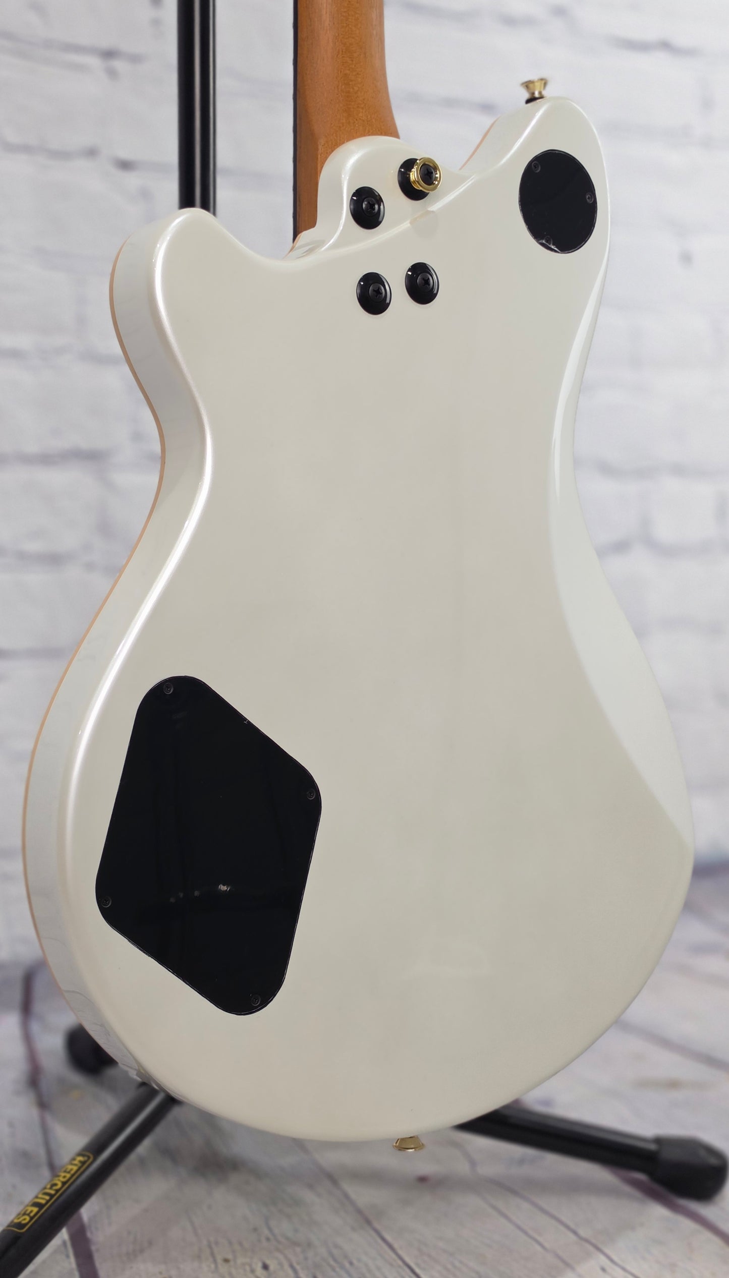 EVH Guitars SA-126 Special 6 String Electric Guitar Platinum Pearl Metallic