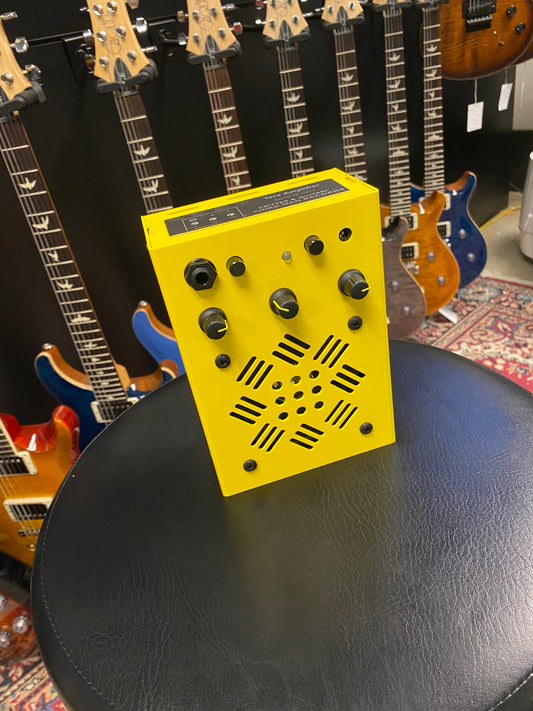 Third Man Hardware x Critter & Guitari Terz Portable Amplifier Pedal