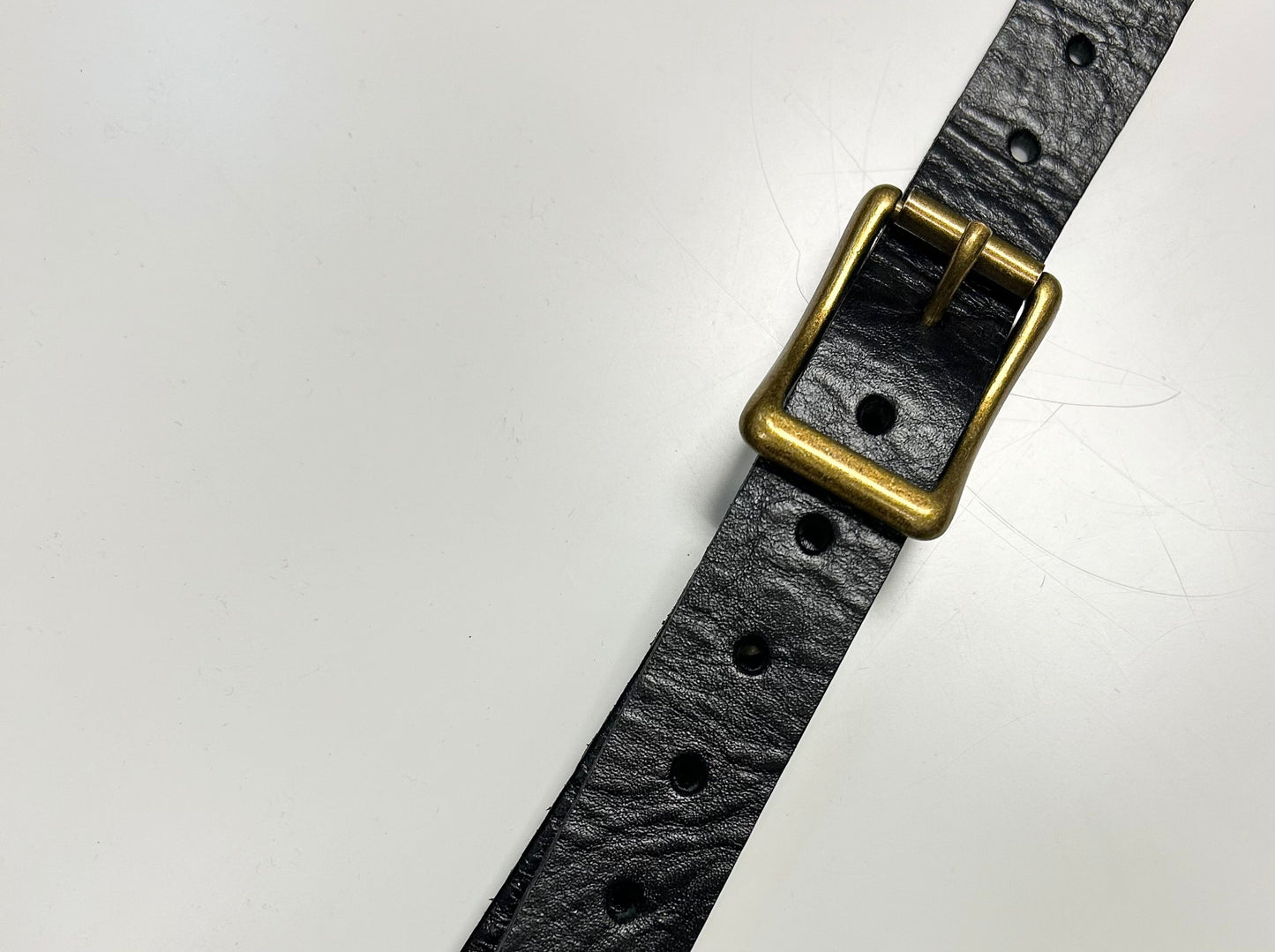 Red Monkey Designs Nash Guitar Strap (Black/Antique Brass)