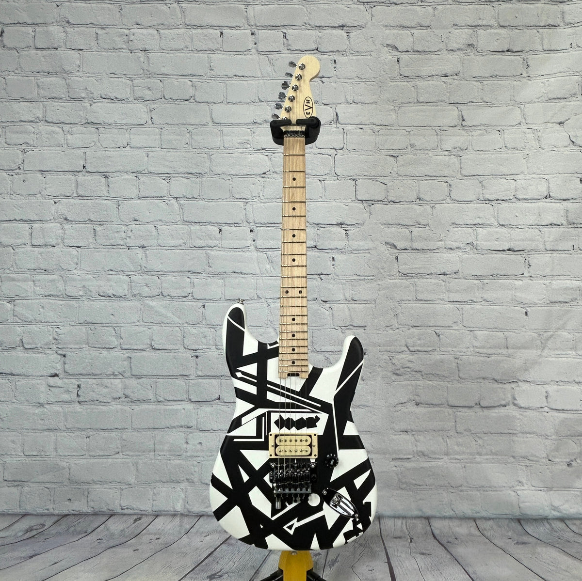 EVH Guitars Striped Series Shapes 6 String Electric Guitar Black/White Shapes Pattern