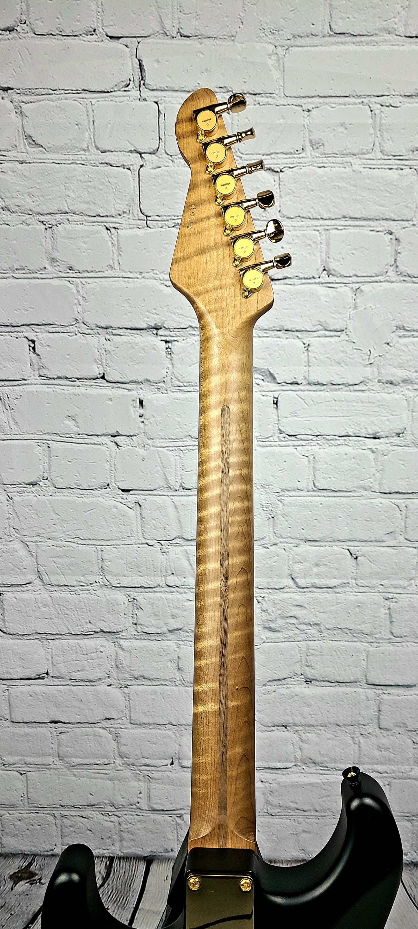 LsL Saticoy One HSS Limited Blackout - Roasted Maple Neck