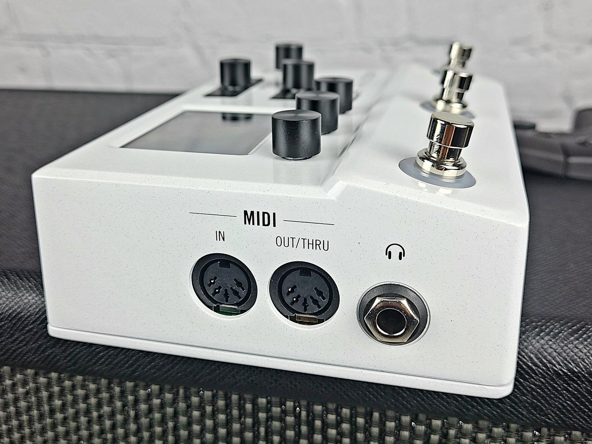 Line 6 HX Stomp Pedal Limited Edition White - Guitar Brando