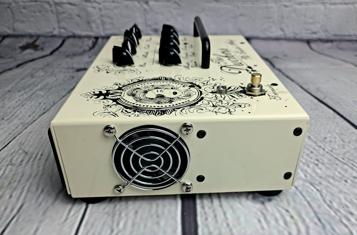 Victory Amplification V4 The Duchess Powered Preamp Pedal